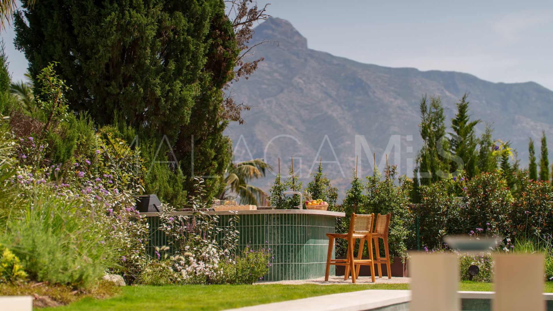 Villa for sale in Nueva Andalucia