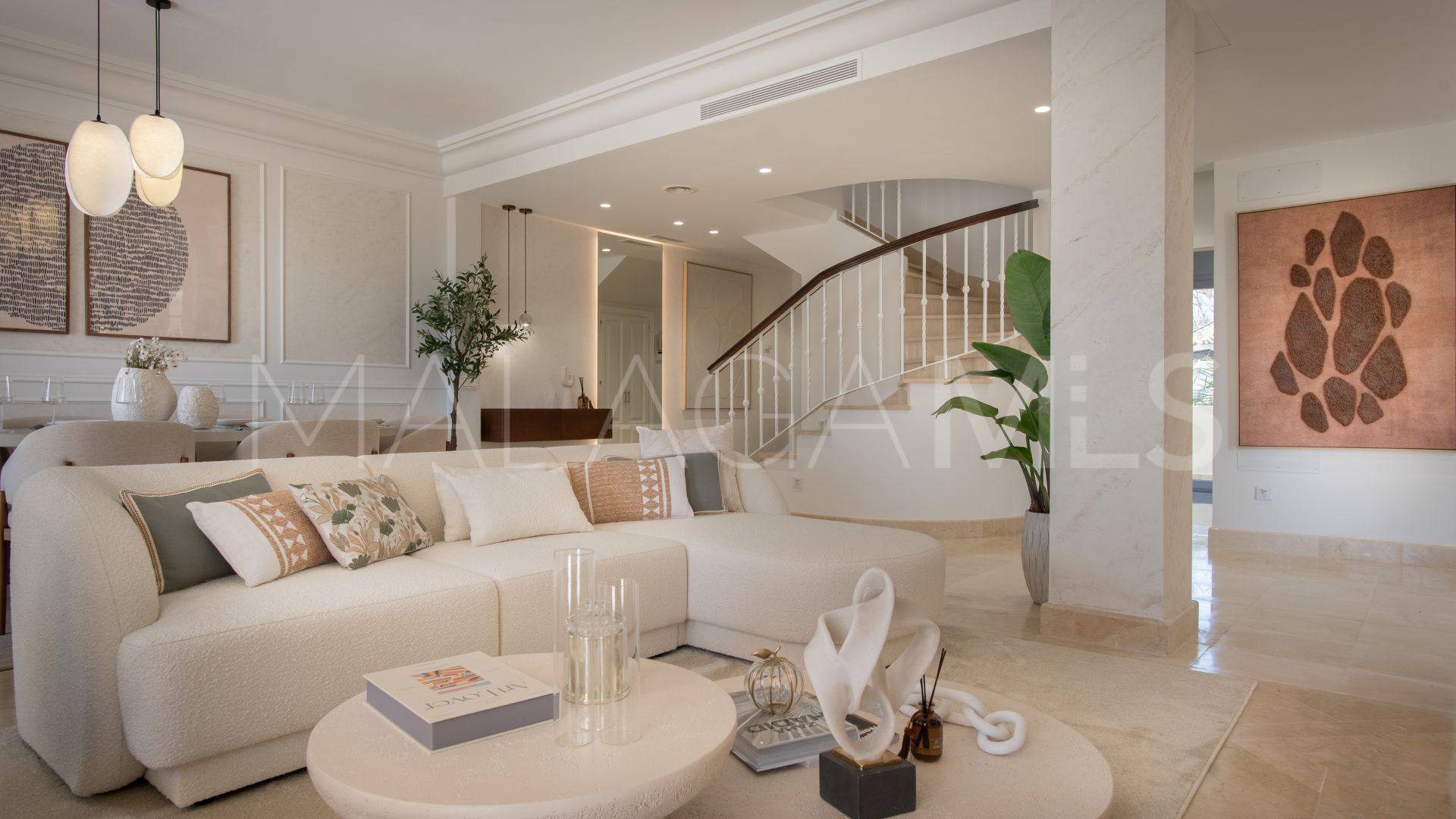Buy 3 bedrooms penthouse in Las Alamandas