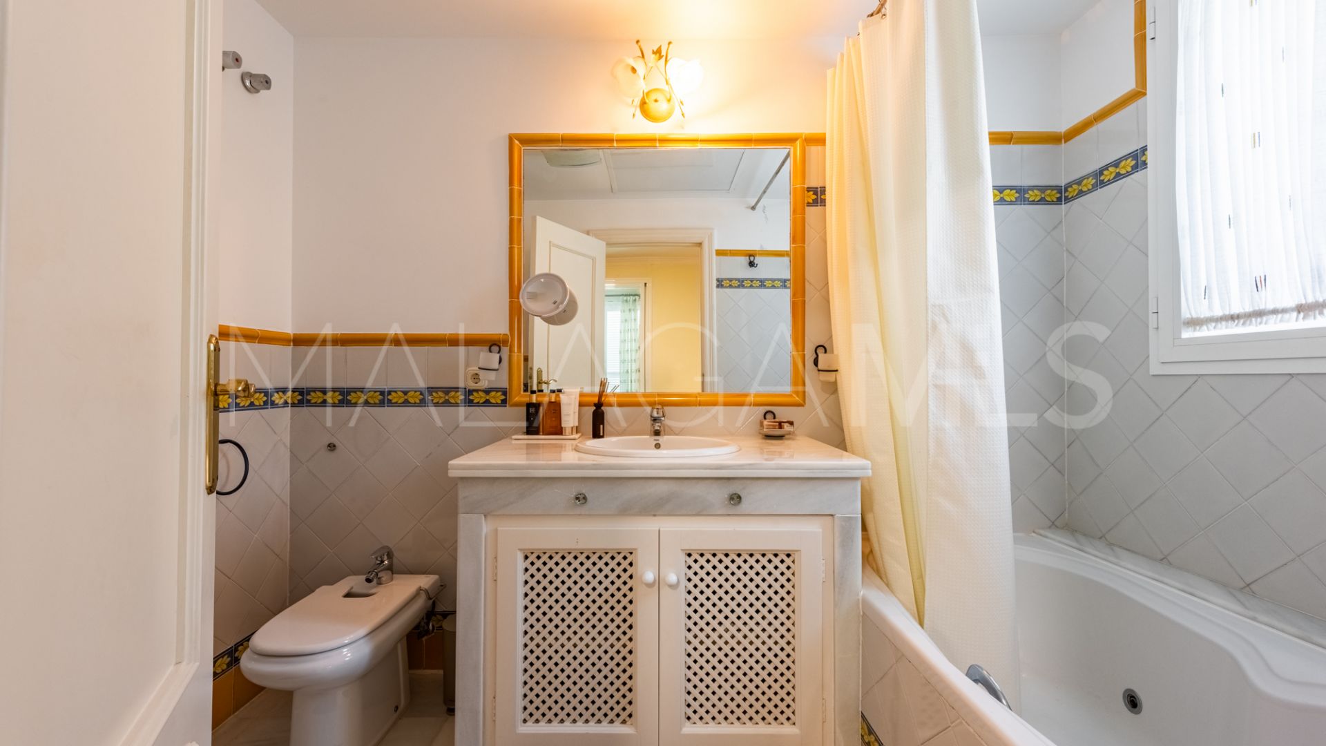 Buy La Perla de la Bahía town house with 5 bedrooms