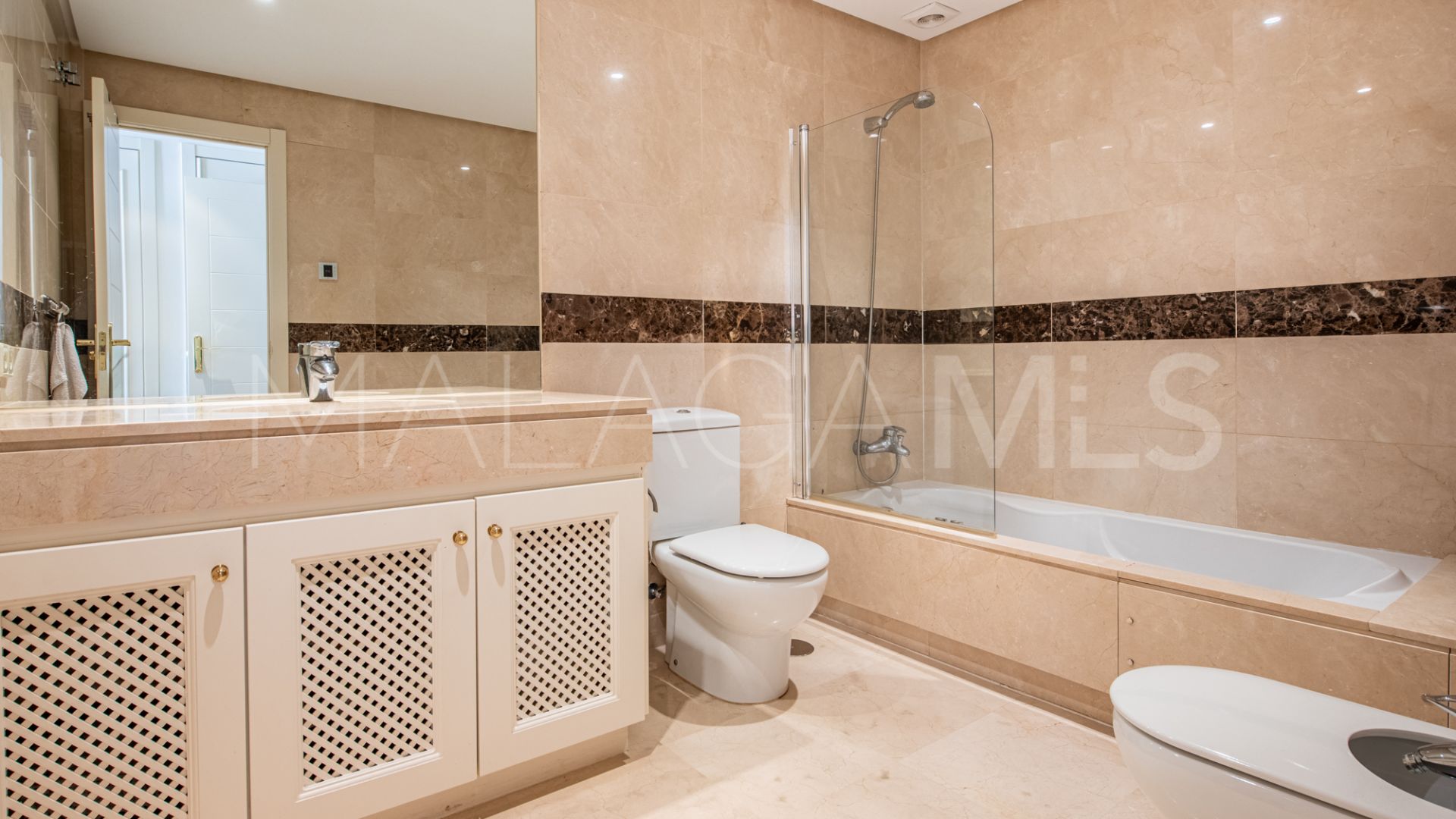 Lomas del Marqués 2 bedrooms apartment for sale