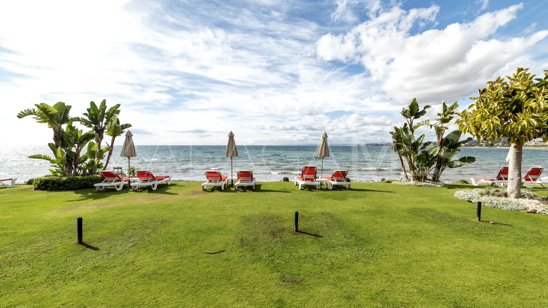 For sale penthouse with 3 bedrooms in New Golden Mile