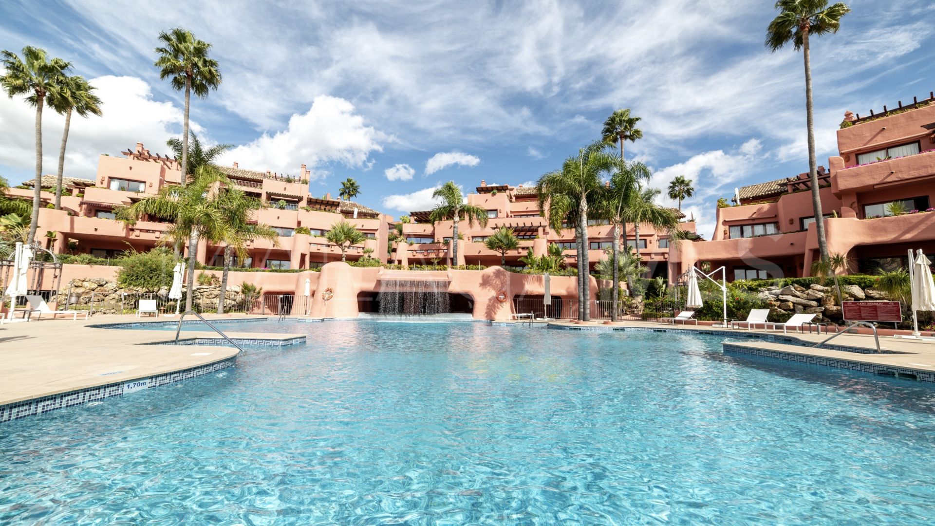 For sale penthouse with 3 bedrooms in New Golden Mile