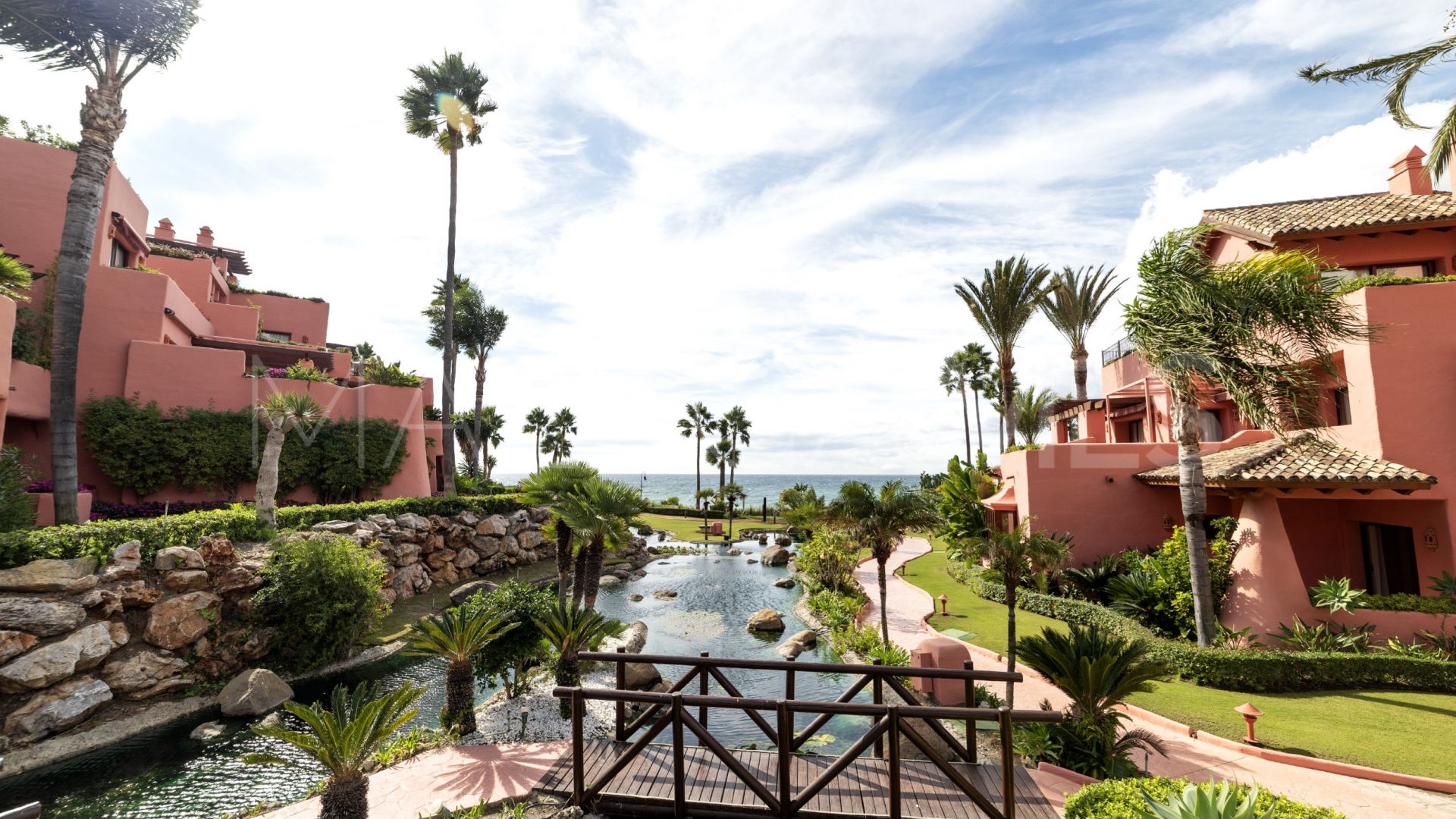 For sale penthouse with 3 bedrooms in New Golden Mile