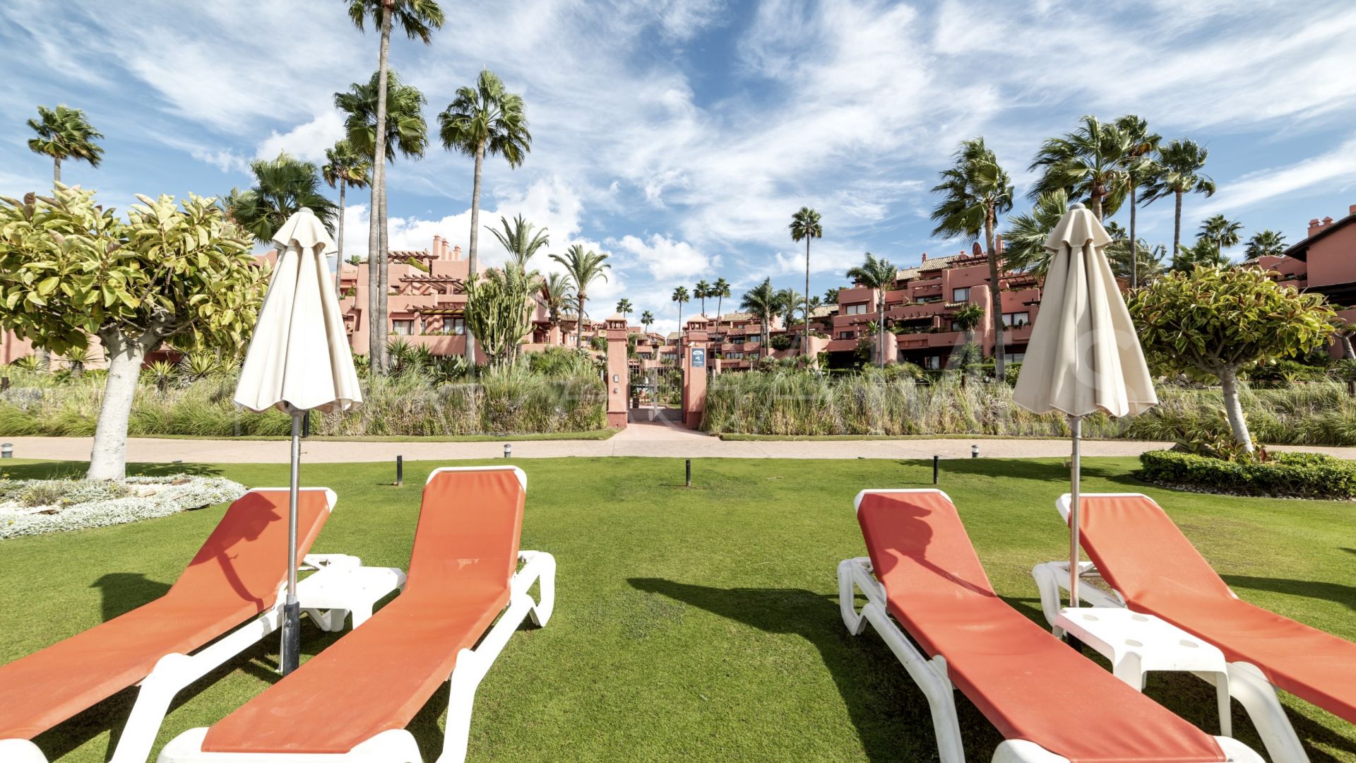 For sale penthouse with 3 bedrooms in New Golden Mile