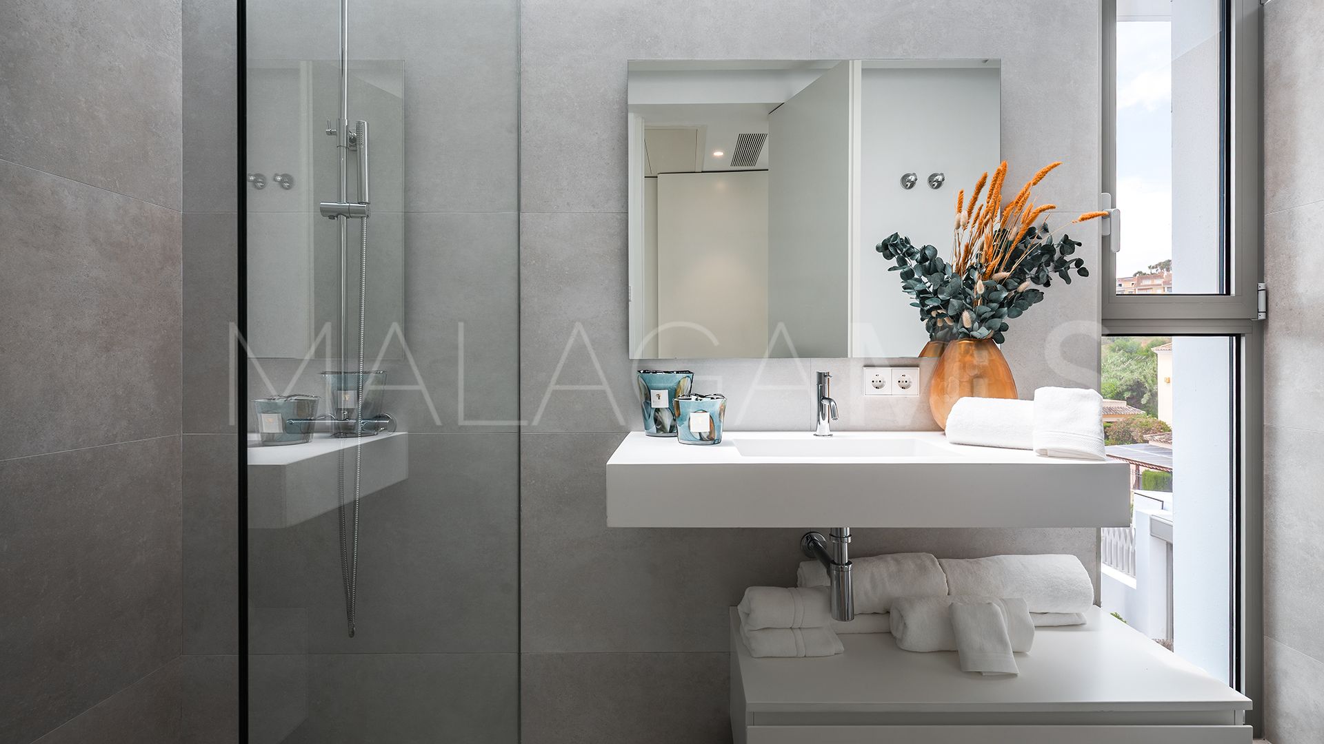 Villa for sale in Altos del Paraiso