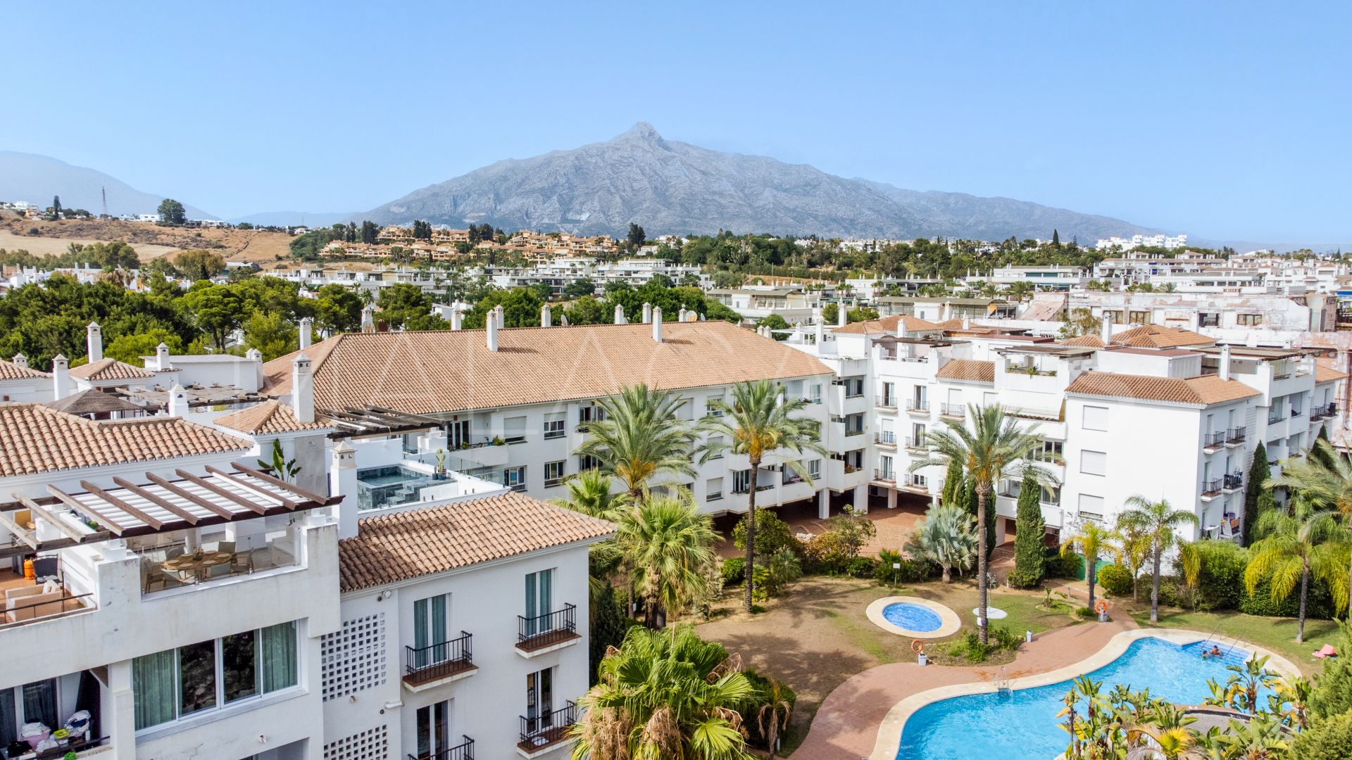 Altos del Rodeo, duplex de 7 bedrooms for sale