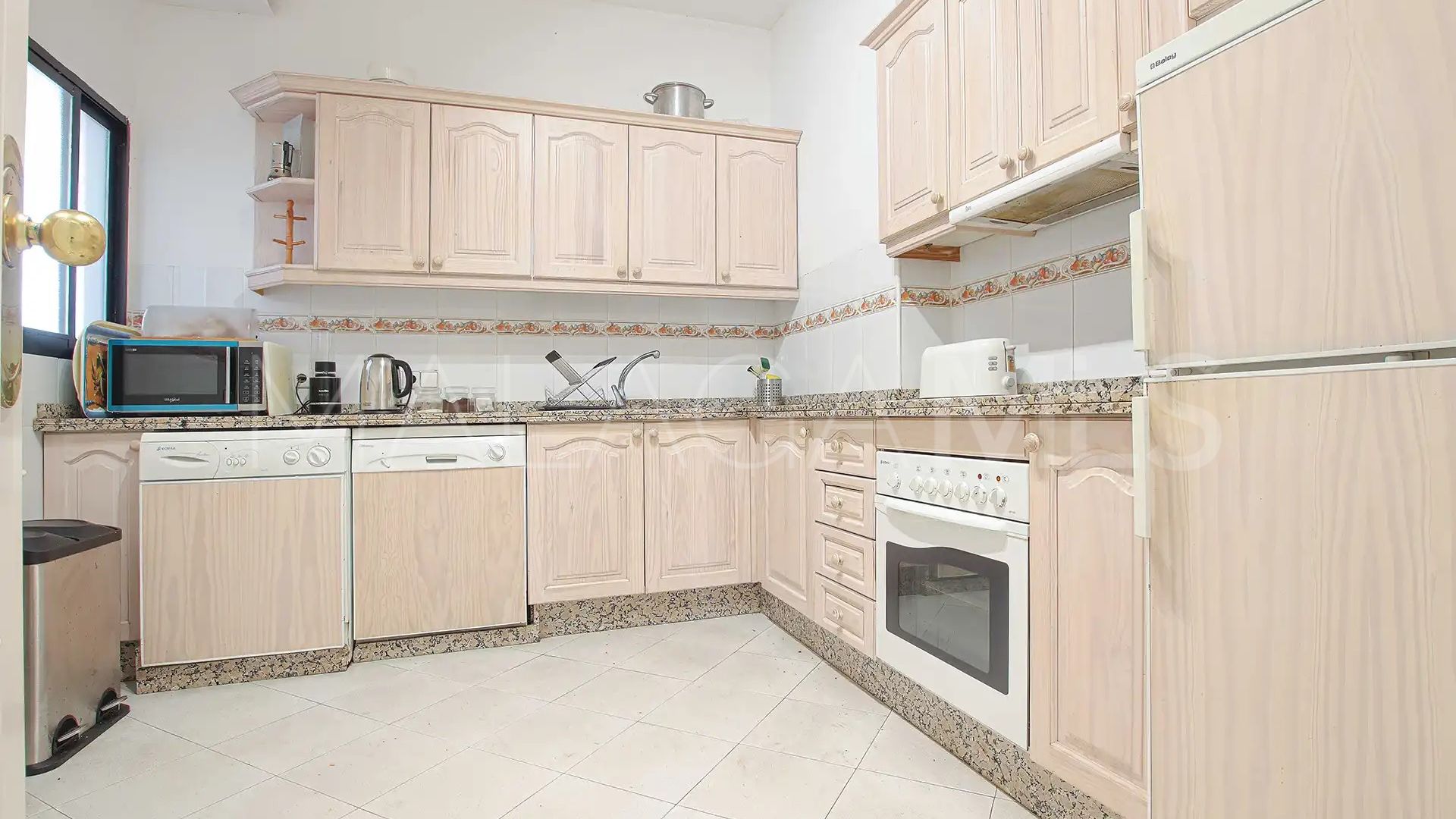 2 bedrooms apartment for sale in Royal Gardens
