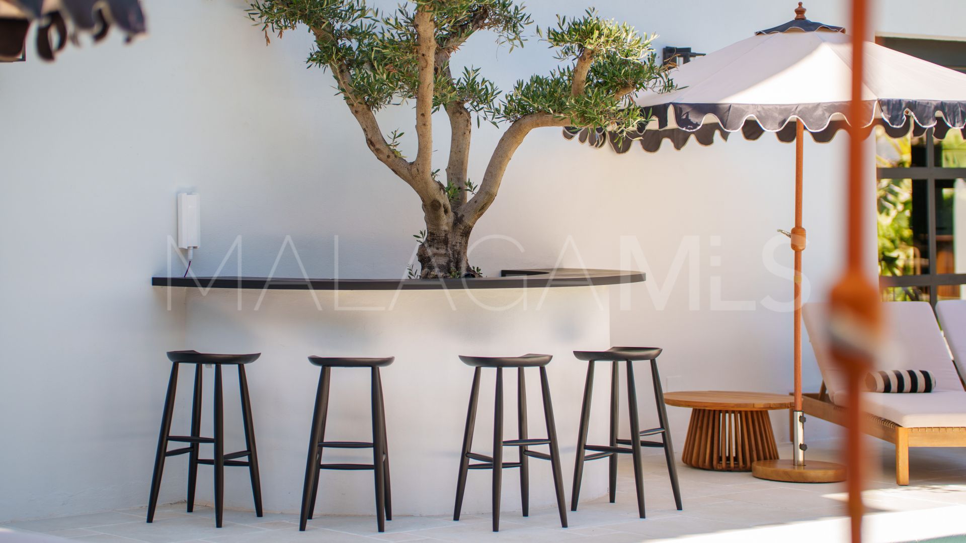 Villa for sale in Nueva Andalucia