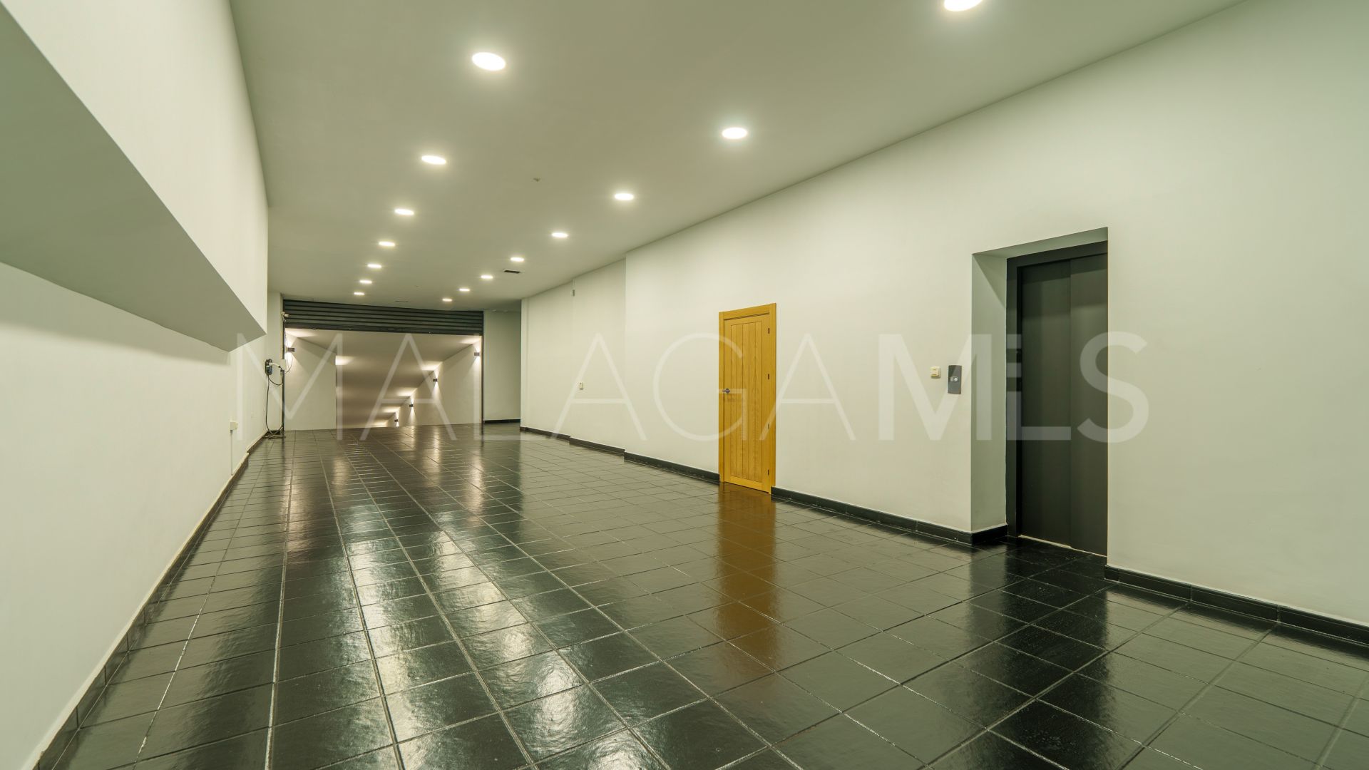 Villa for sale in Nueva Andalucia