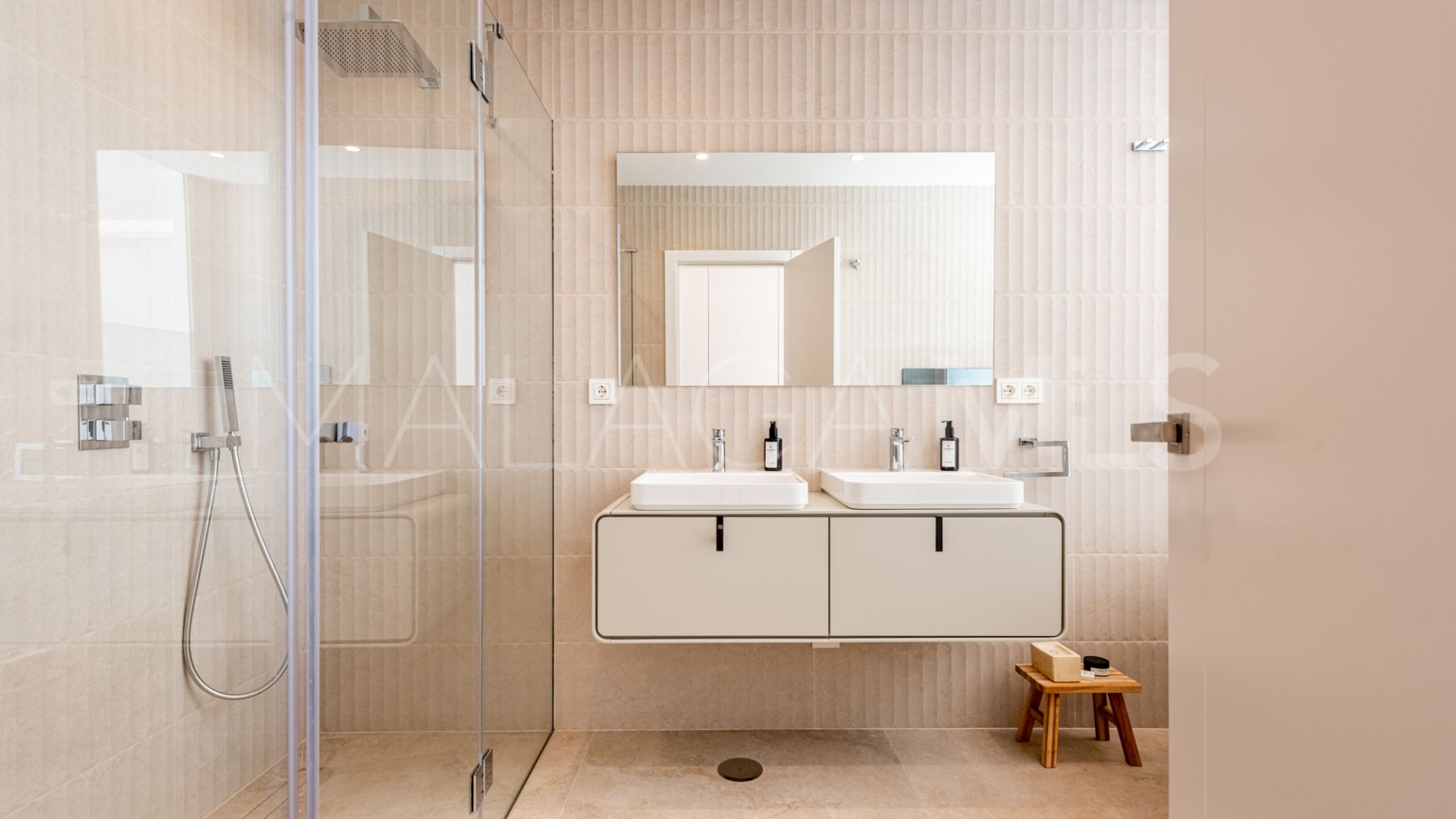 Town house with 4 bedrooms for sale in Aloha Gardens