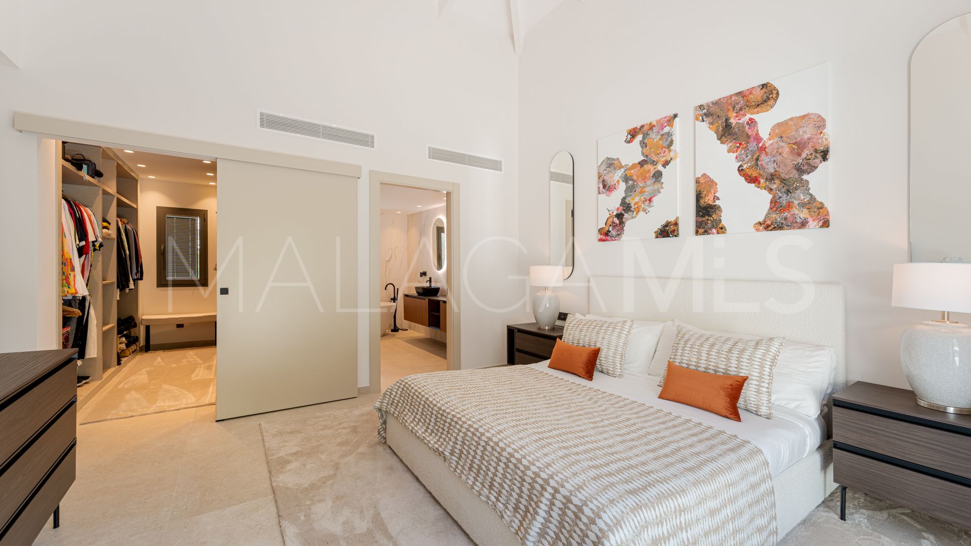 Villa for sale in Nueva Andalucia