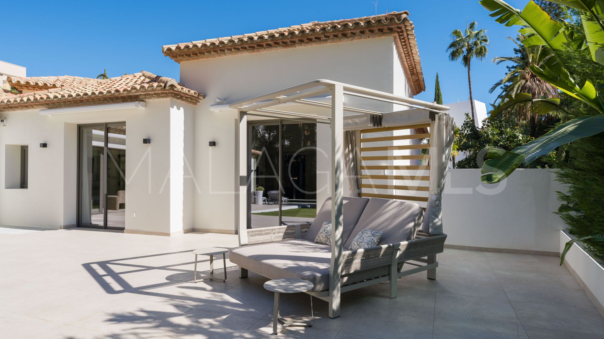 Villa for sale in Nueva Andalucia