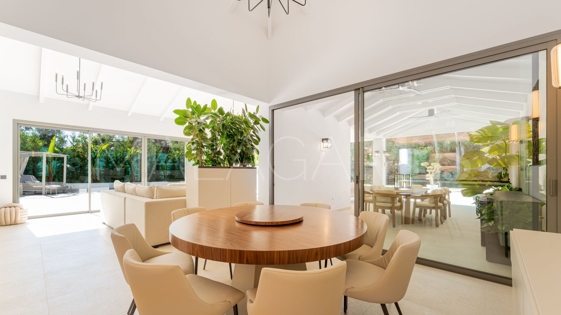 Villa for sale in Nueva Andalucia