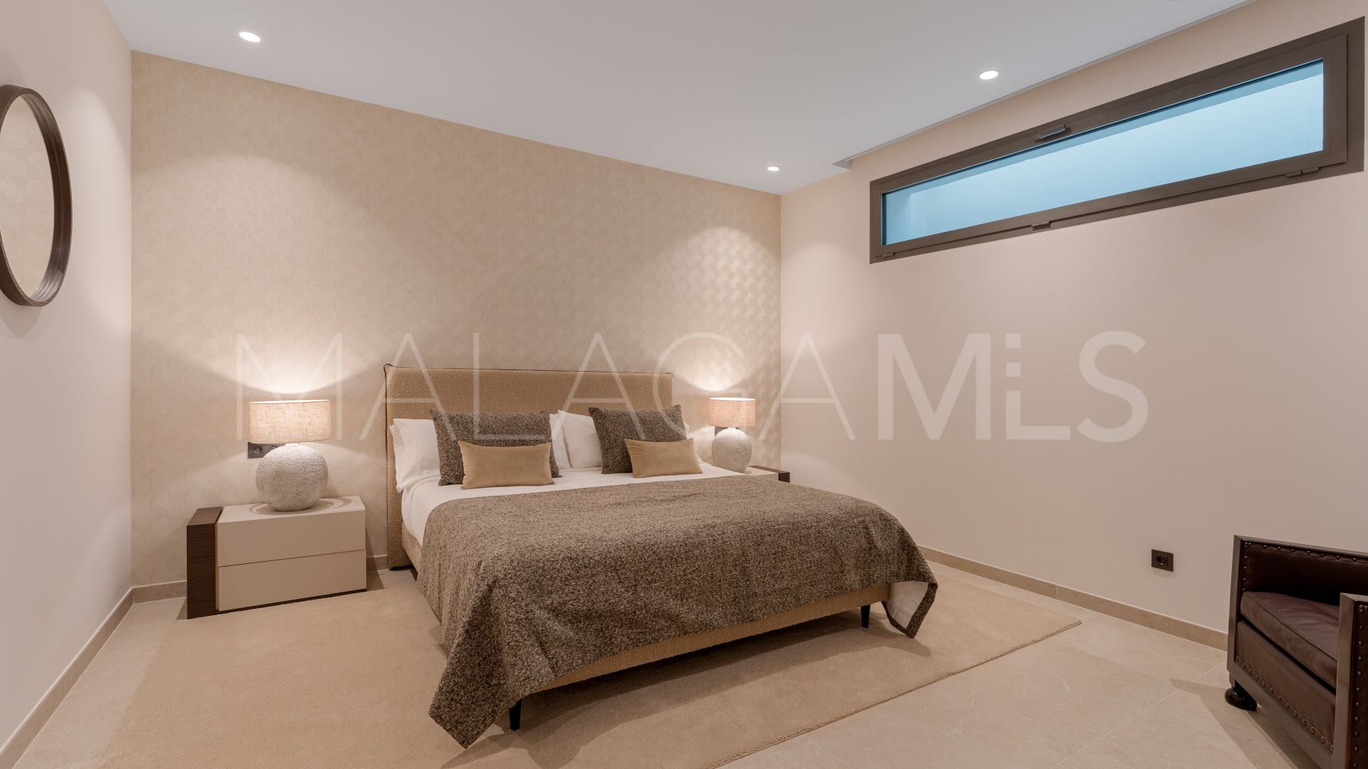 Villa for sale in Nueva Andalucia