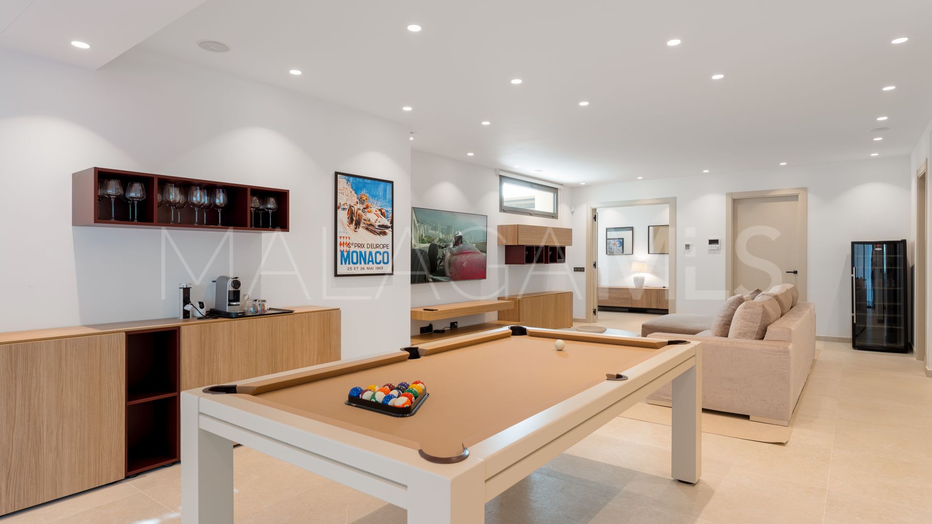 Villa for sale in Nueva Andalucia