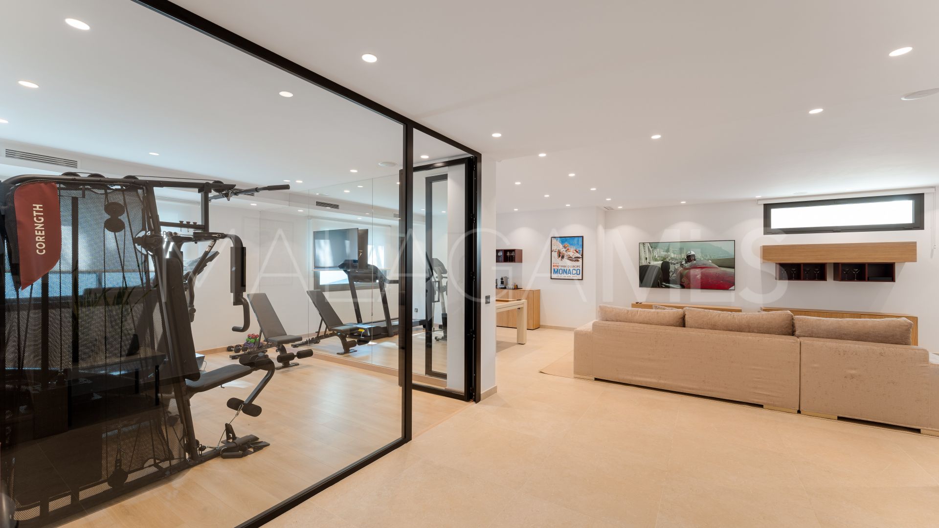 Villa for sale in Nueva Andalucia