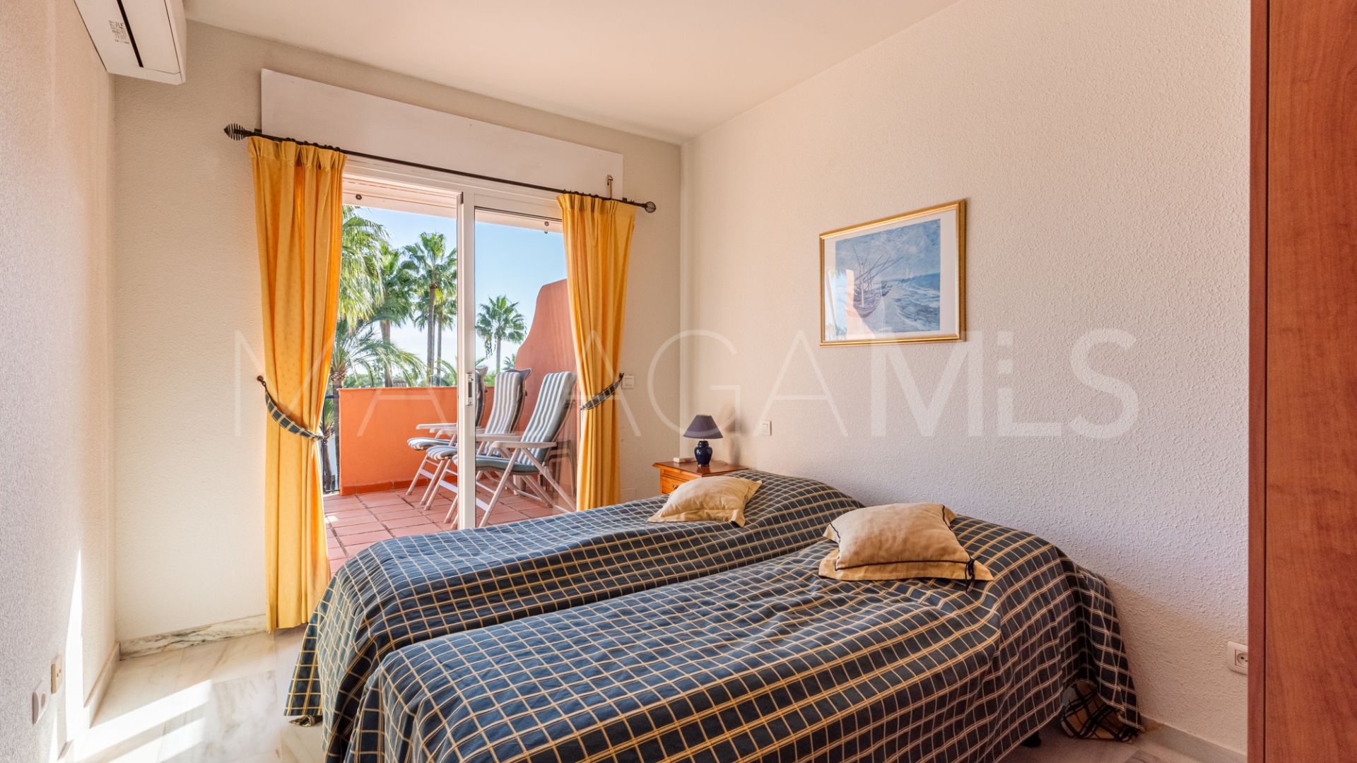 Buy town house in Monte Biarritz