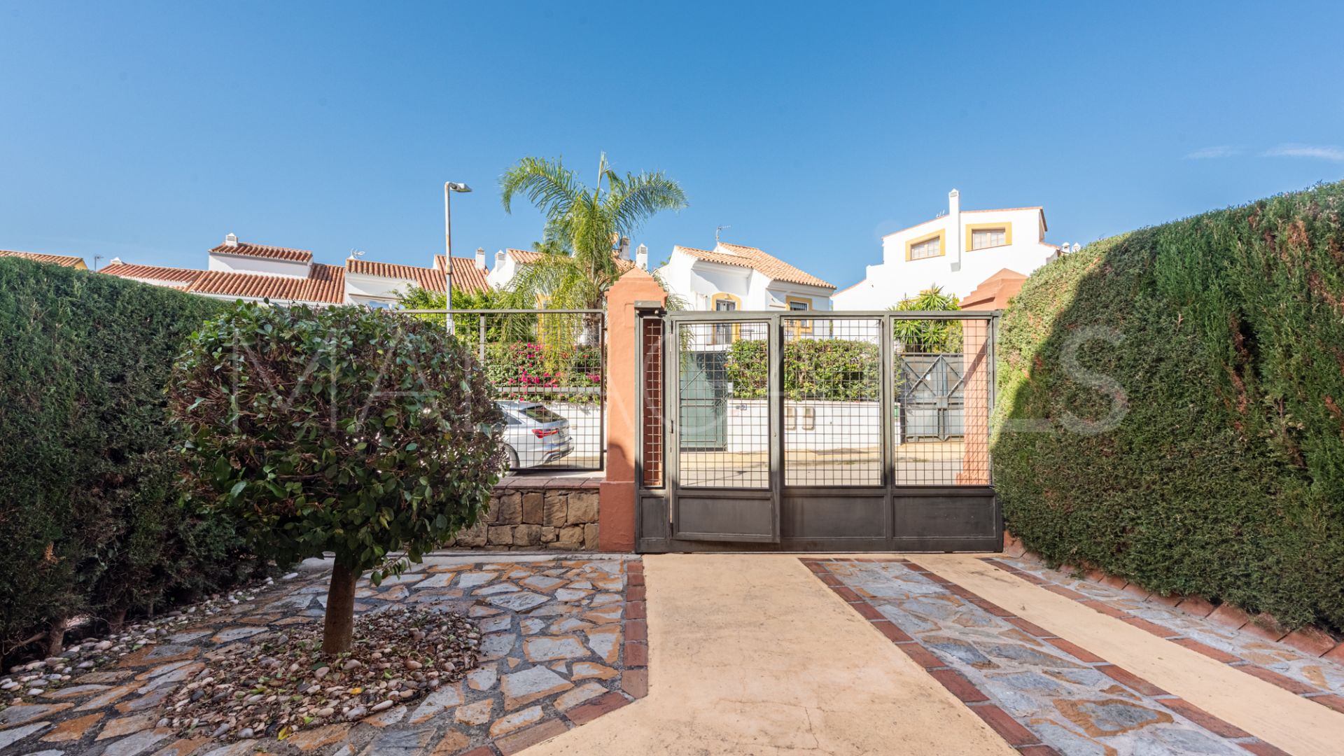 Buy town house in Monte Biarritz