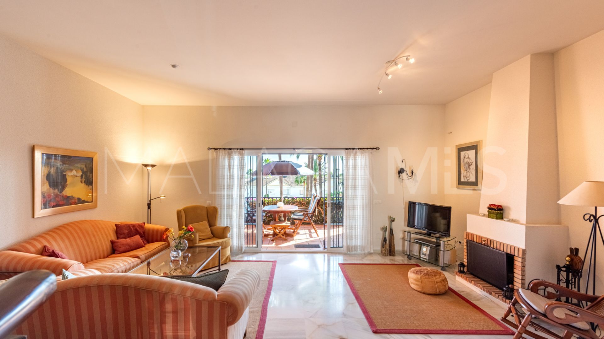 Buy town house in Monte Biarritz