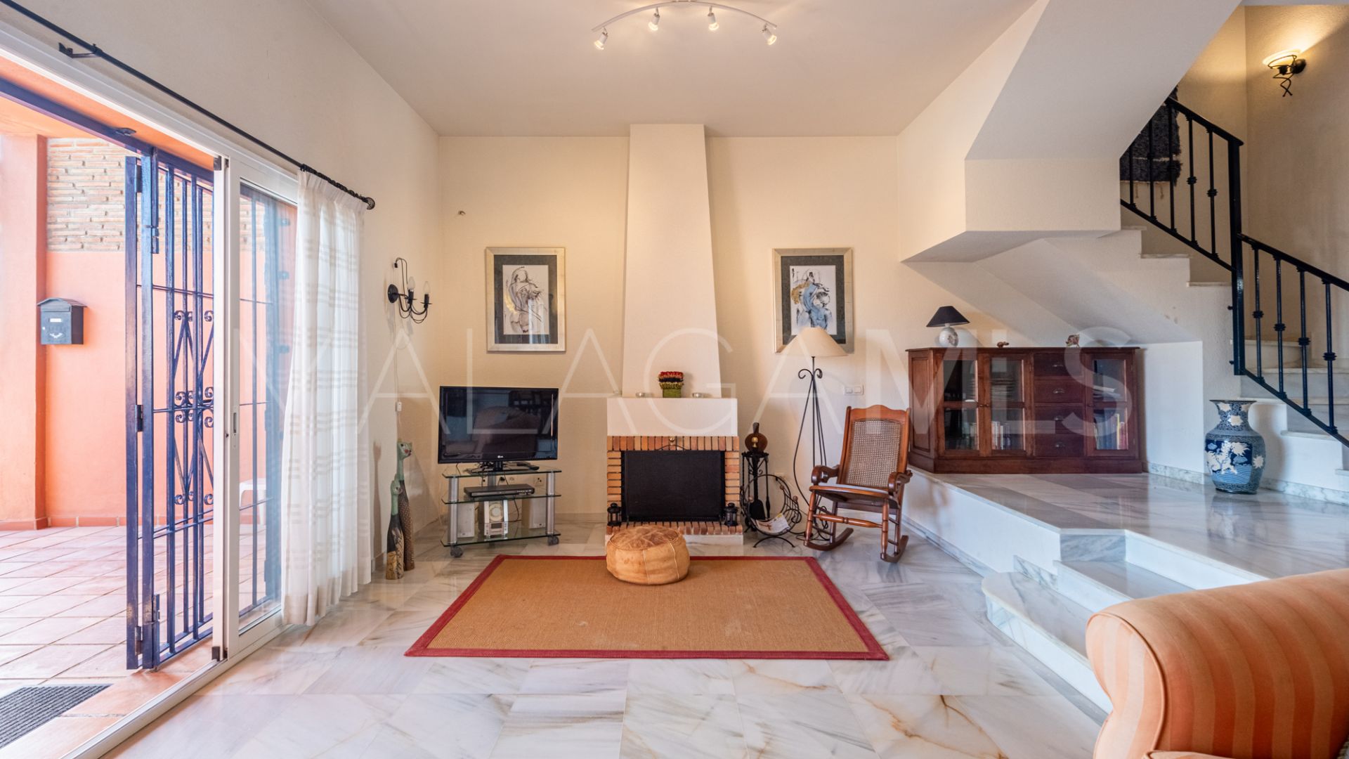 Buy town house in Monte Biarritz