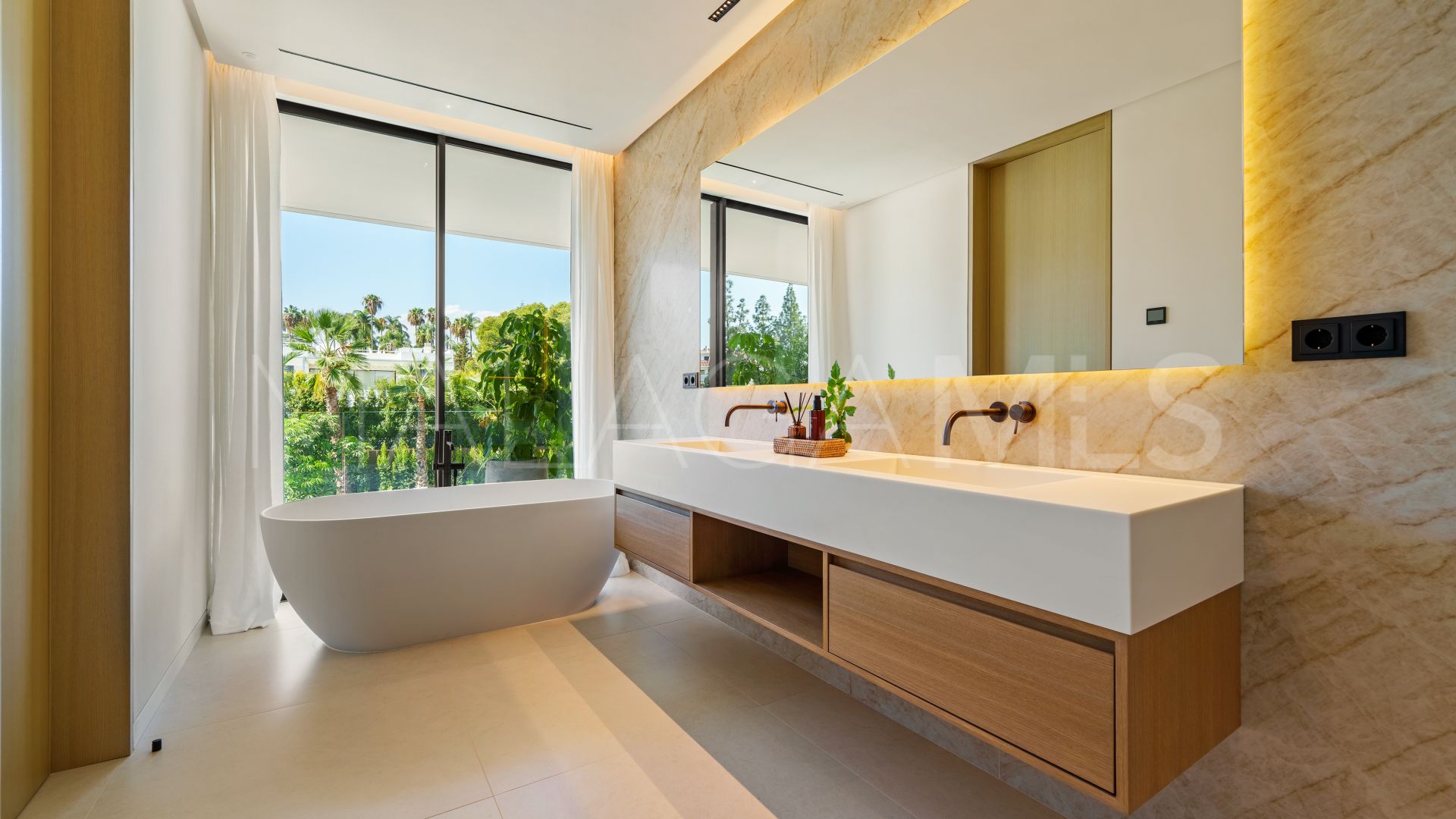 Se vende villa in Golden Mile de 5 bedrooms
