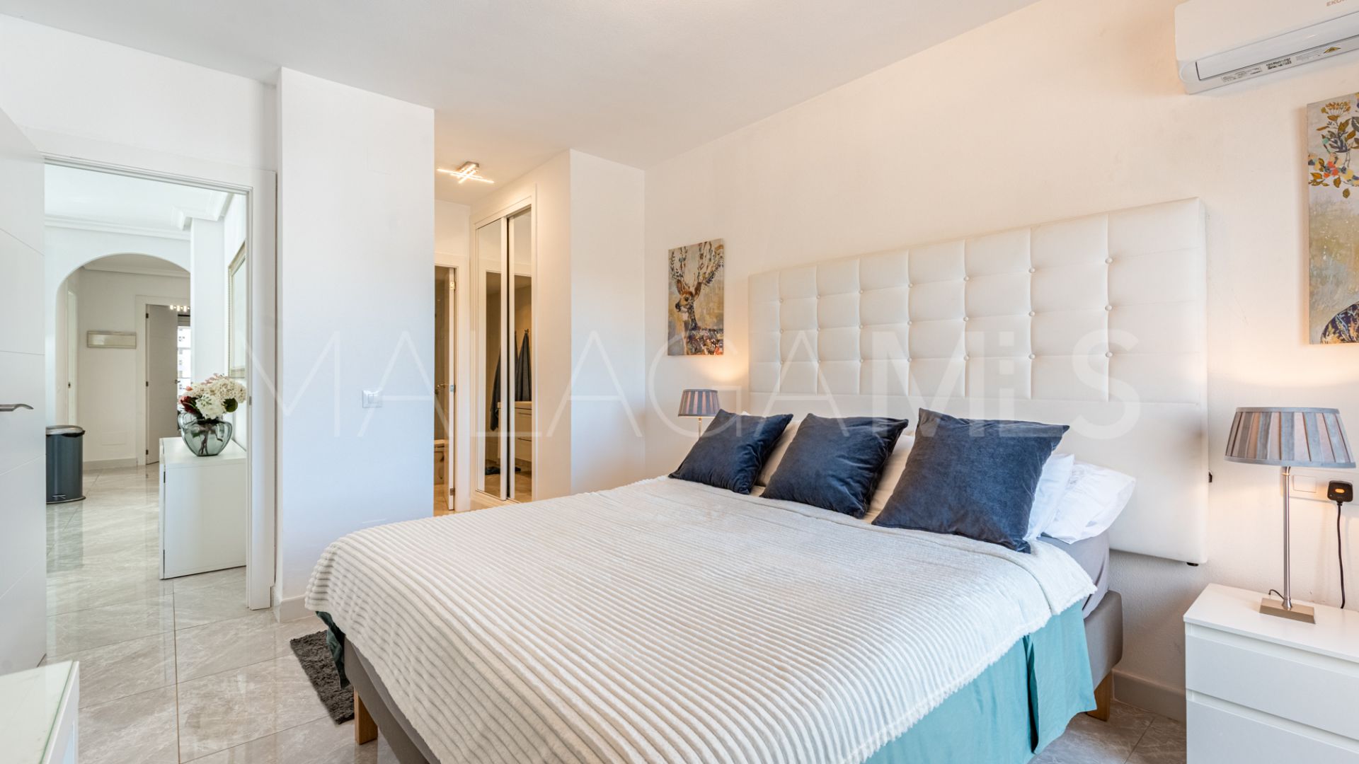 For sale apartment in Nueva Andalucia with 3 bedrooms