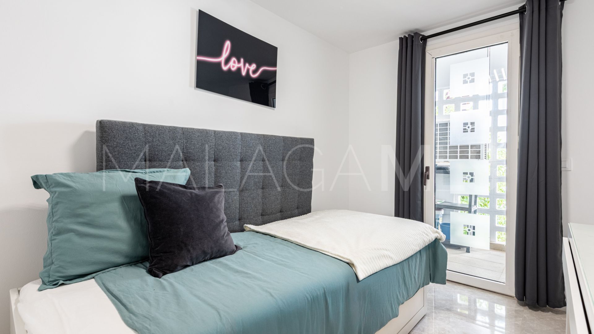 For sale apartment in Nueva Andalucia with 3 bedrooms