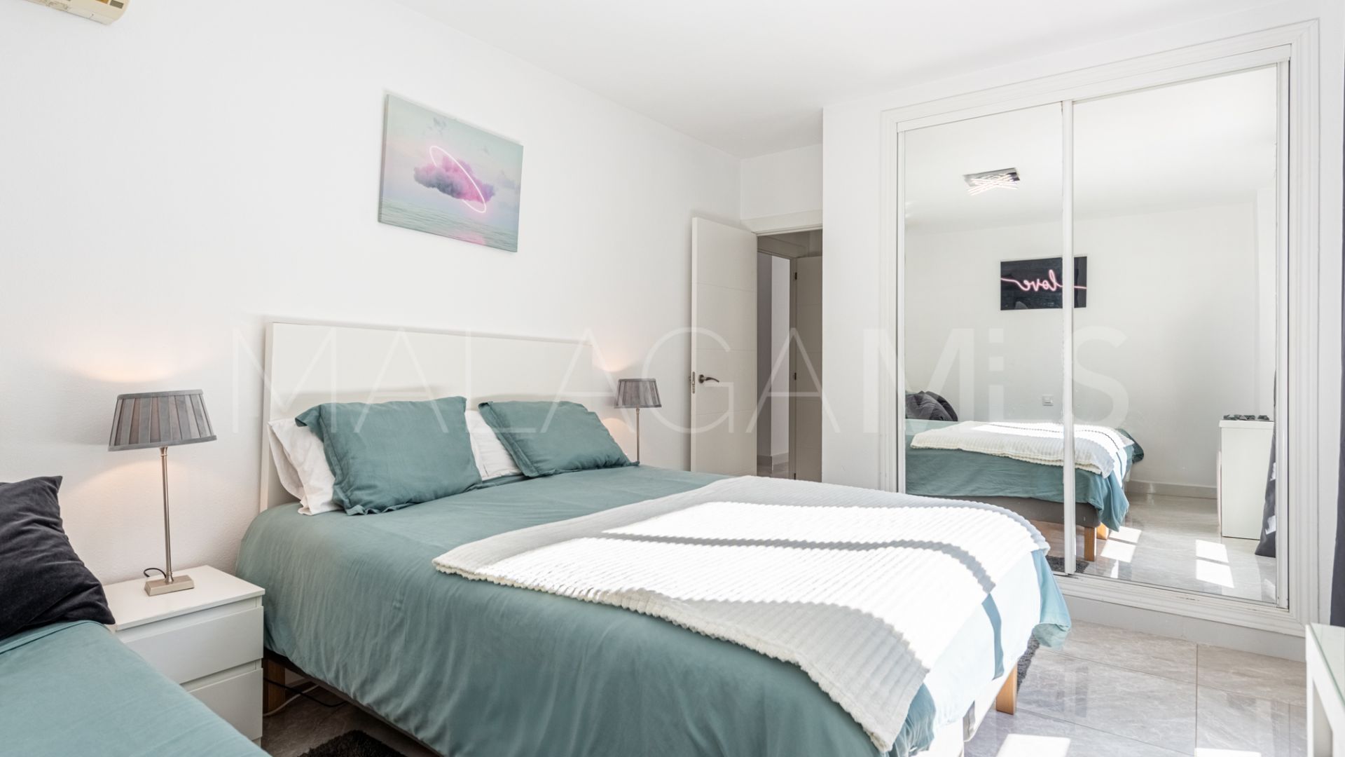 For sale apartment in Nueva Andalucia with 3 bedrooms