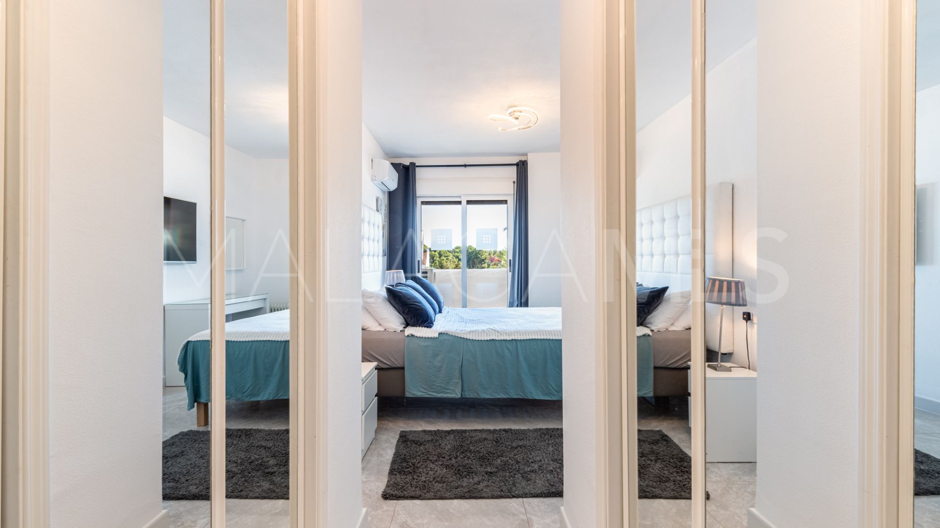 For sale apartment in Nueva Andalucia with 3 bedrooms