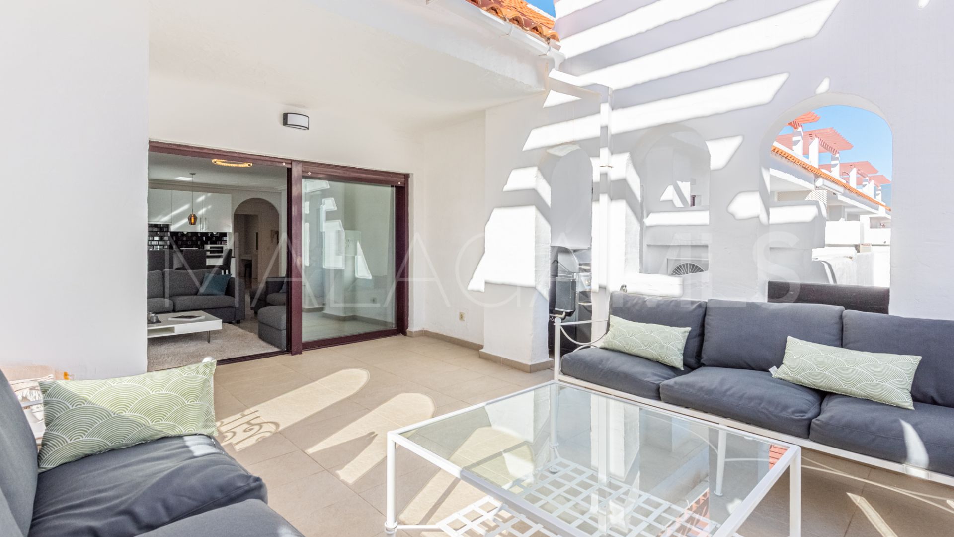 For sale apartment in Nueva Andalucia with 3 bedrooms
