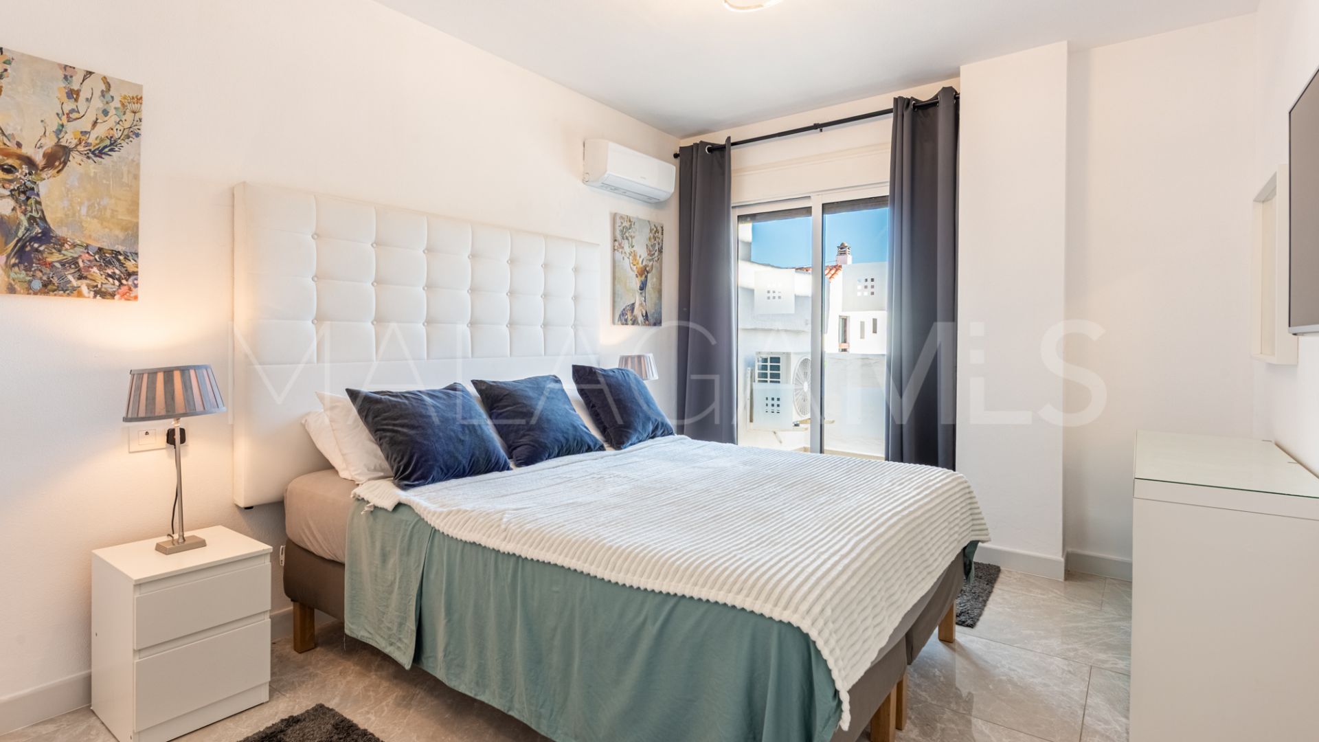 For sale apartment in Nueva Andalucia with 3 bedrooms