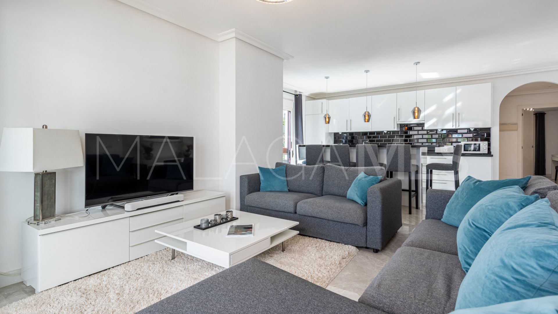 For sale apartment in Nueva Andalucia with 3 bedrooms