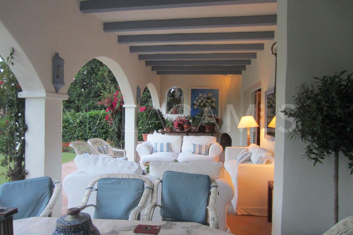 Villa de 8 bedrooms for sale in Calahonda