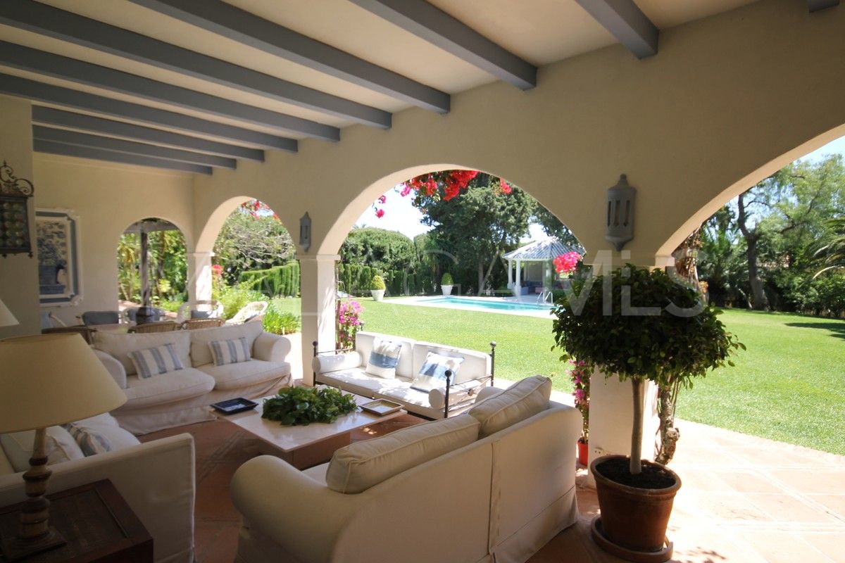 Villa de 8 bedrooms for sale in Calahonda