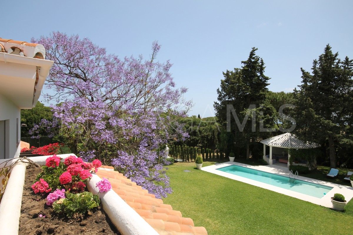 Villa de 8 bedrooms for sale in Calahonda