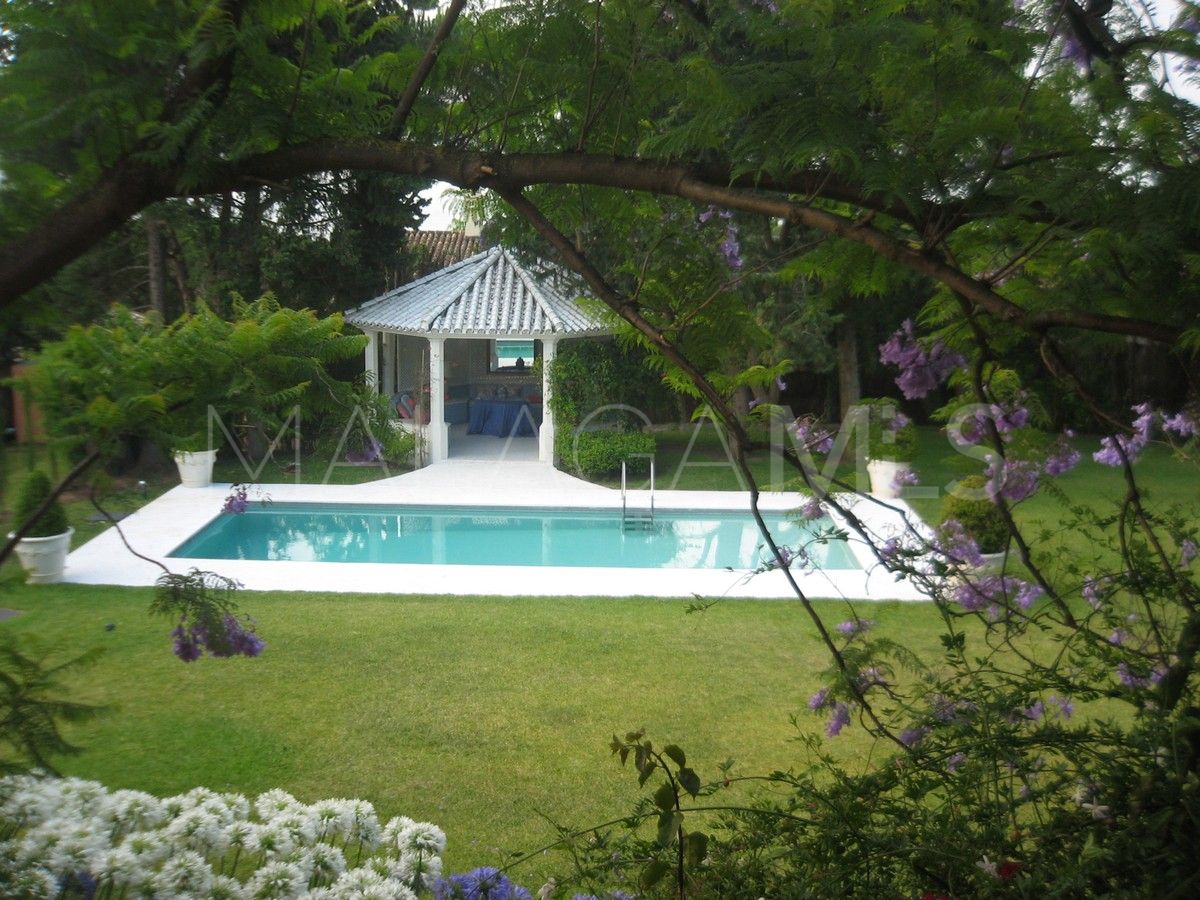 For sale villa in Calahonda with 8 bedrooms