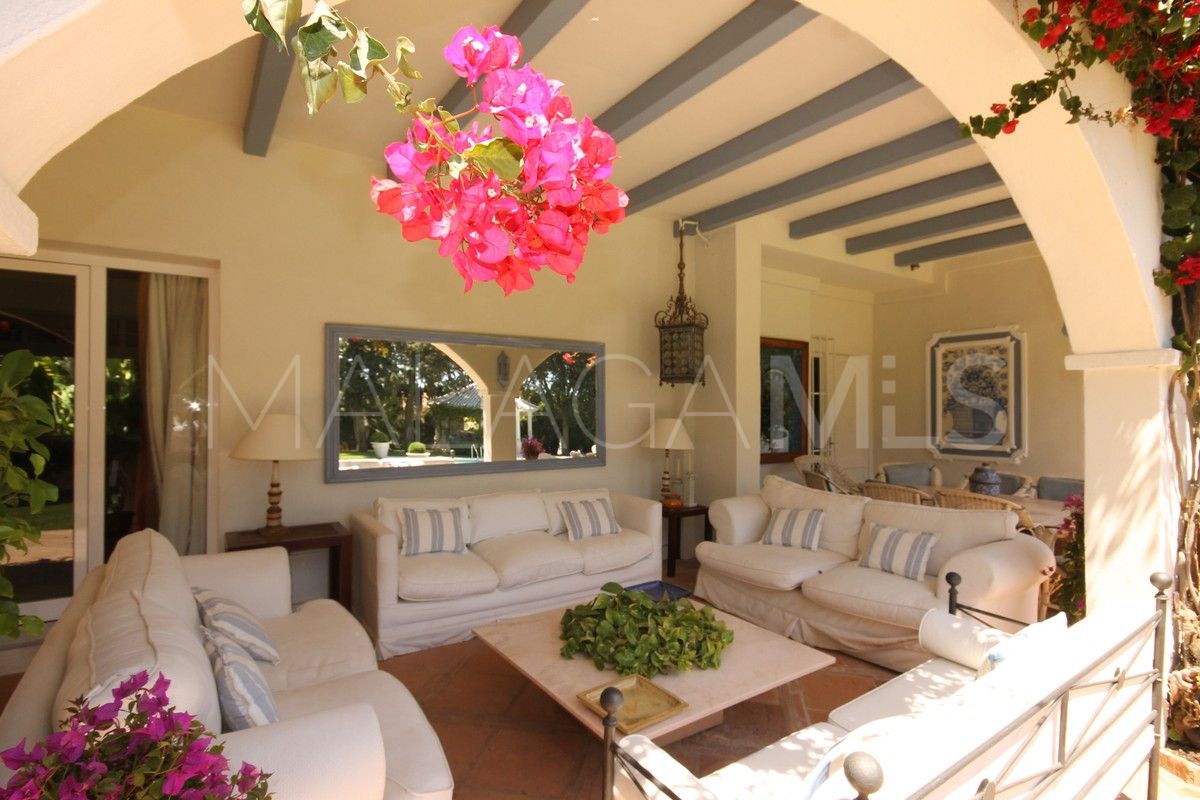 Villa de 8 bedrooms for sale in Calahonda