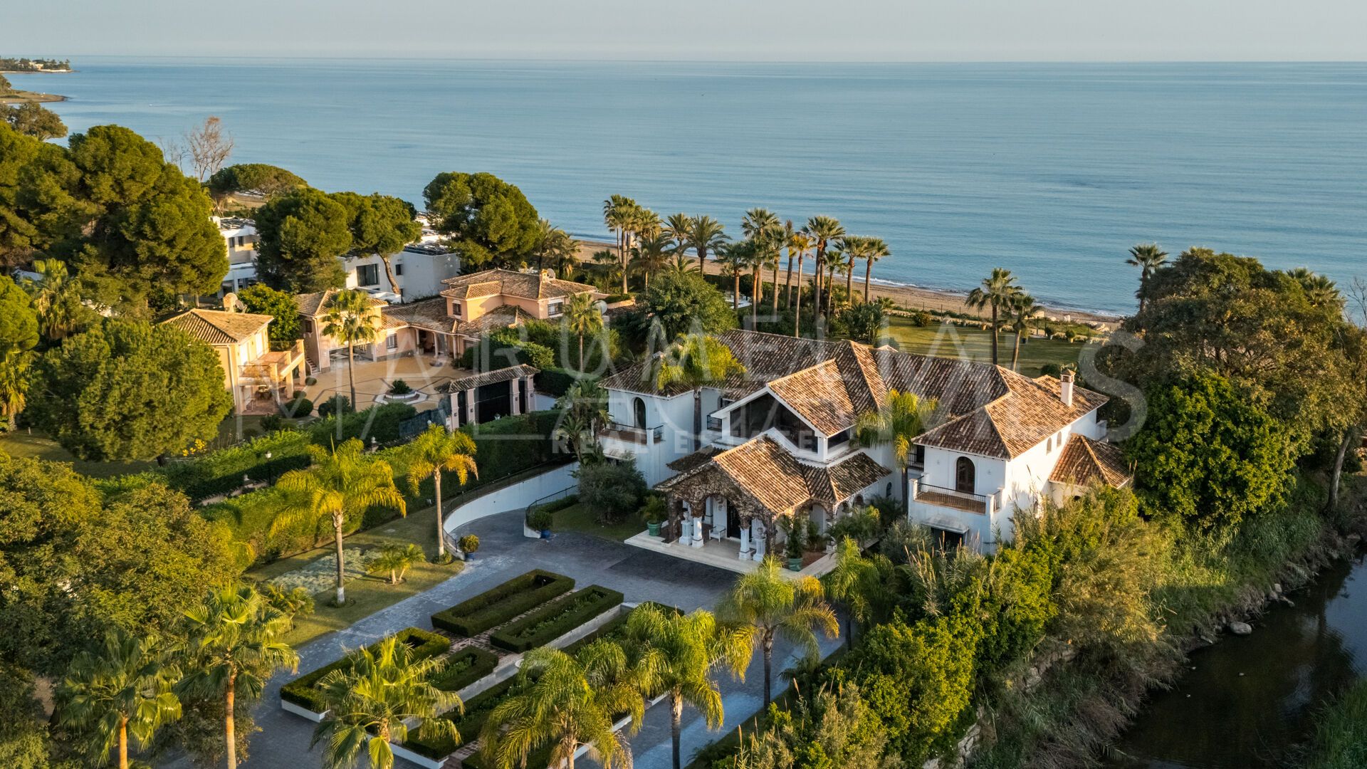 Villa for sale in El Paraiso Playa