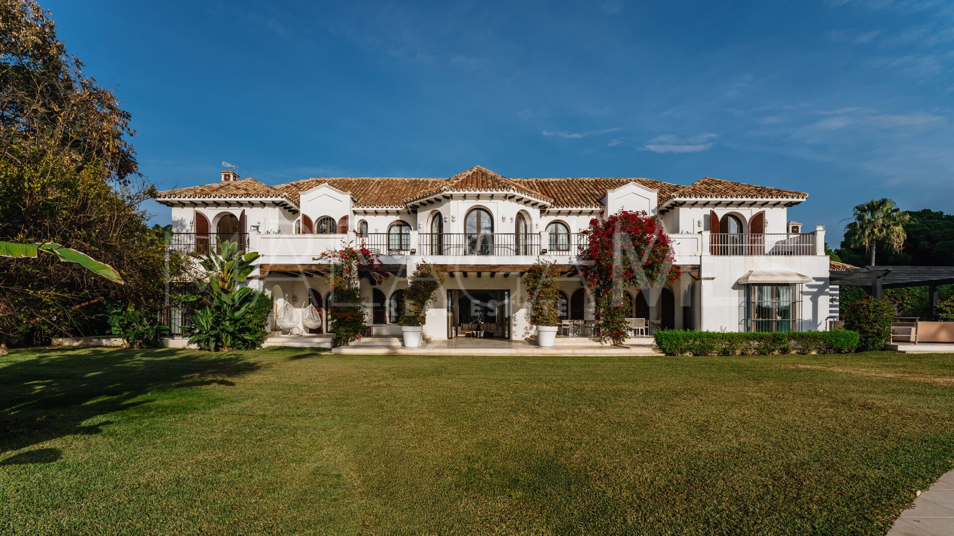 Villa for sale in El Paraiso Playa