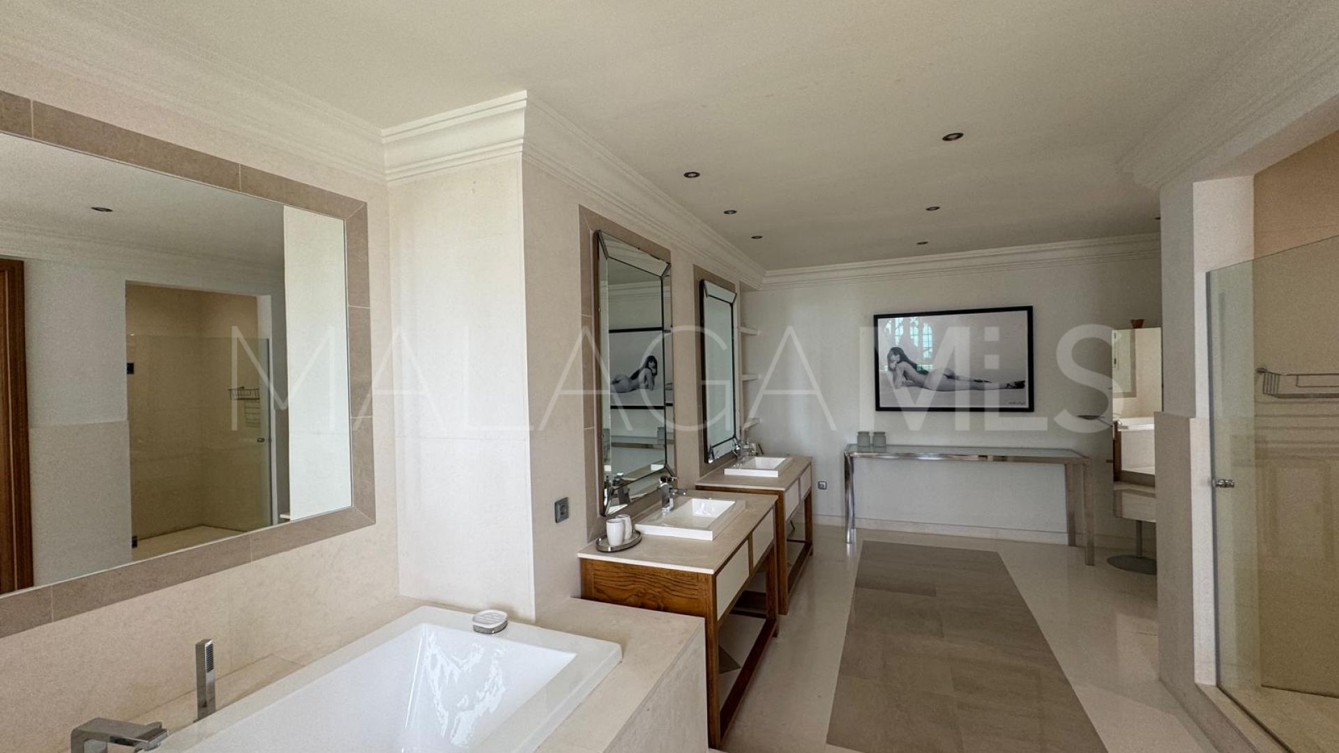 Villa for sale in El Paraiso Playa