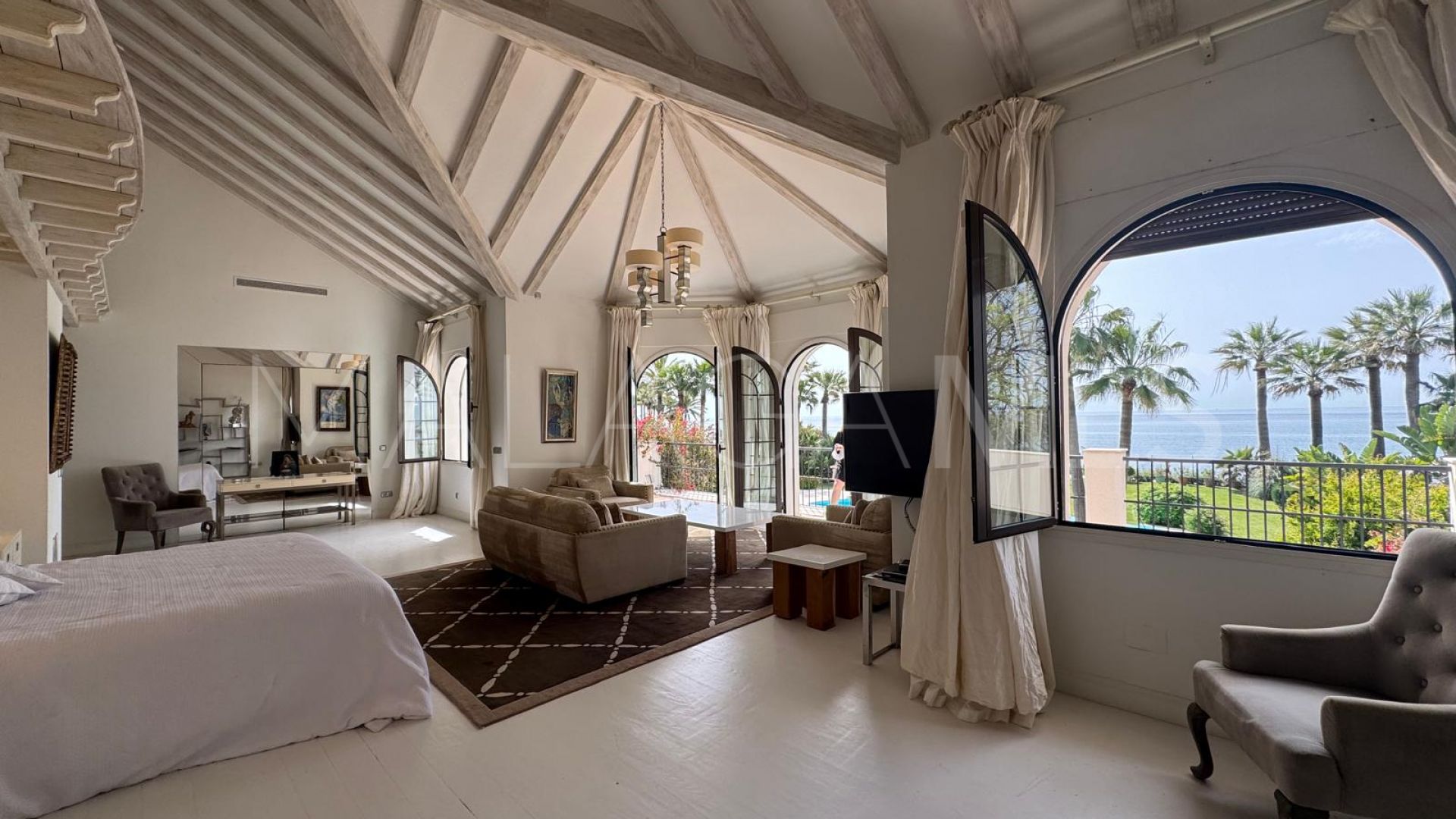 Villa for sale in El Paraiso Playa