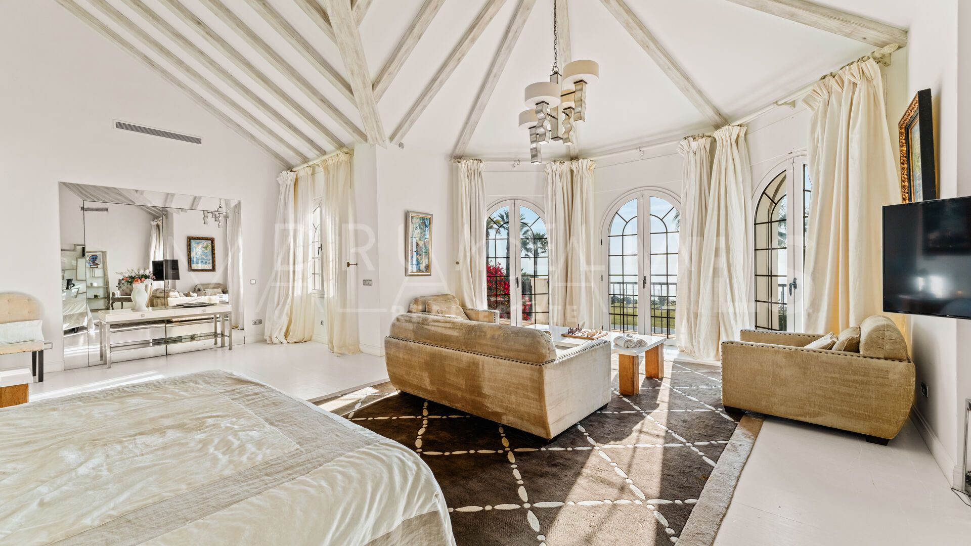 Villa for sale in El Paraiso Playa