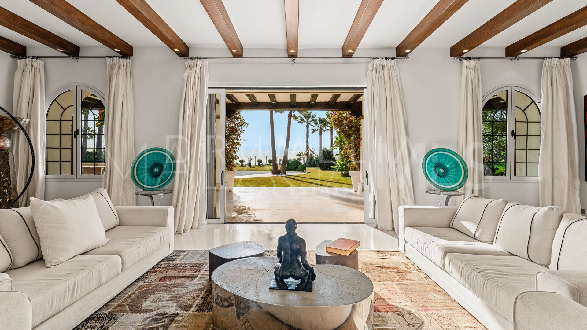 Villa for sale in El Paraiso Playa