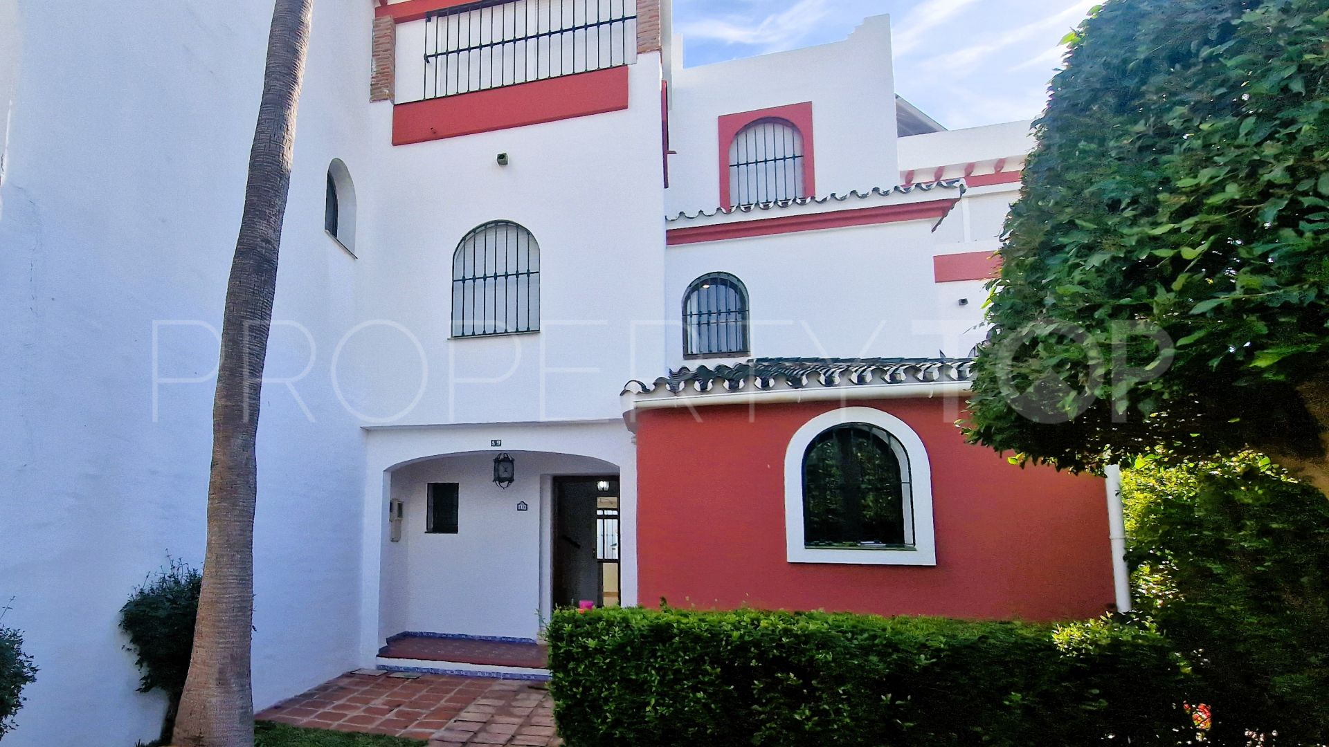 For sale town house in Bel Air with 4 bedrooms