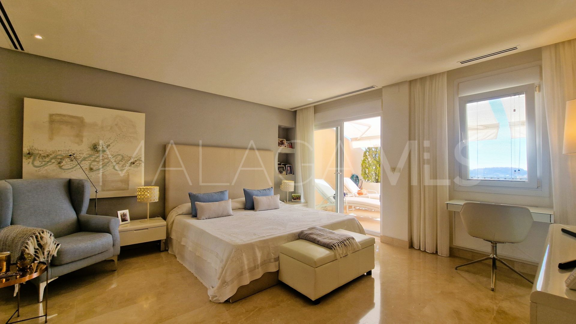 Duplex penthouse for sale in Nueva Andalucia