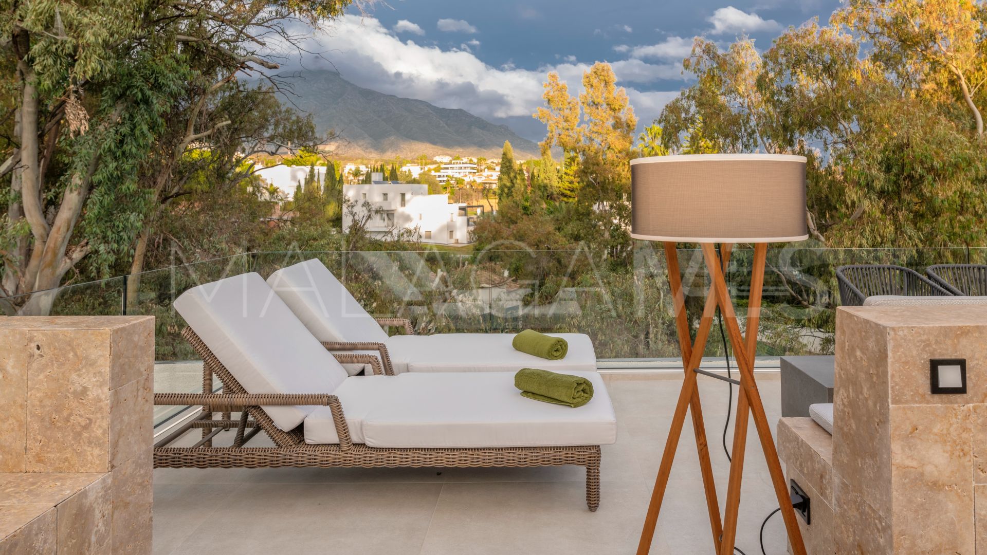 Buy villa de 6 bedrooms in Nueva Andalucia
