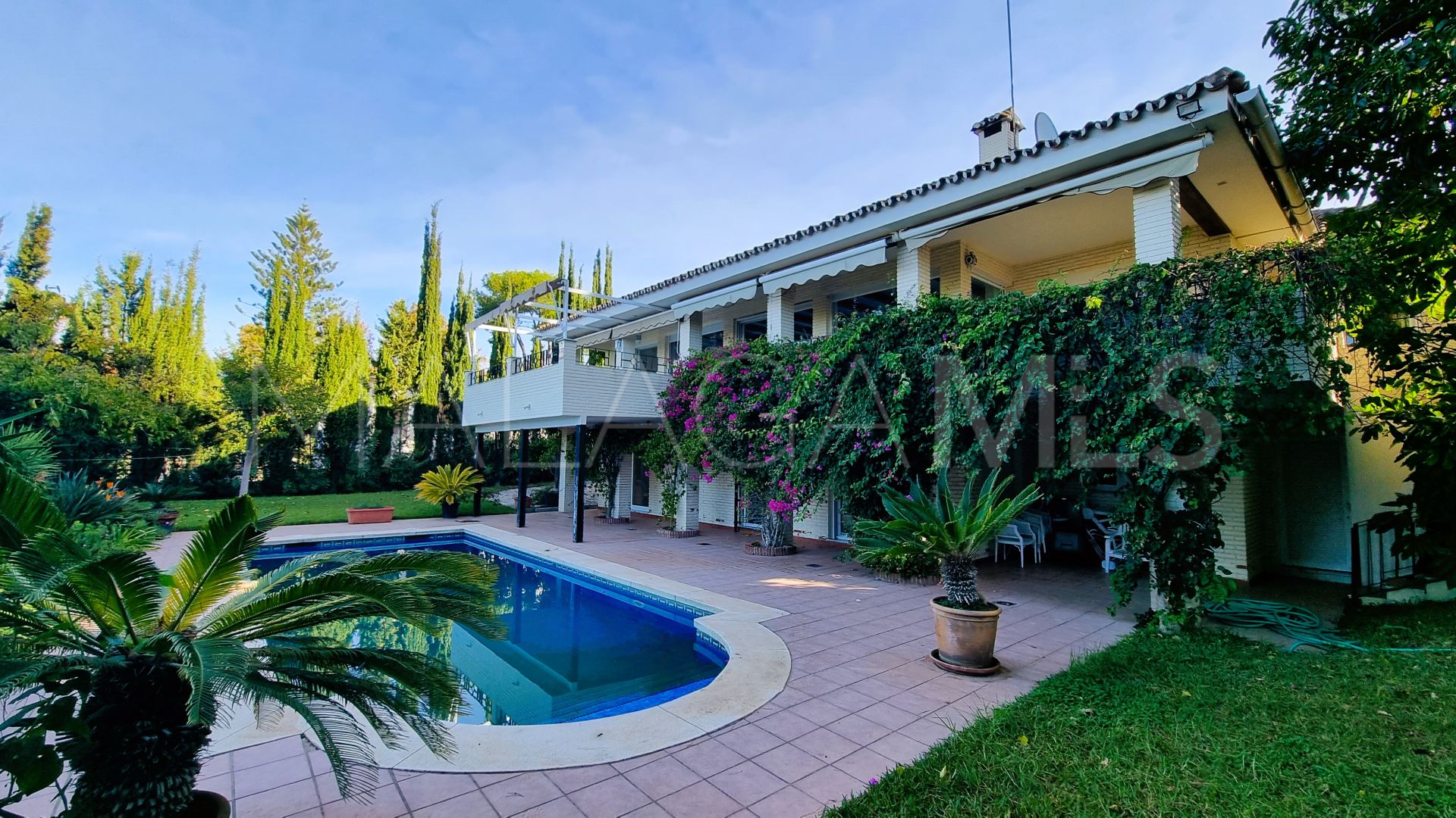 For sale villa in Guadalmina Alta with 4 bedrooms