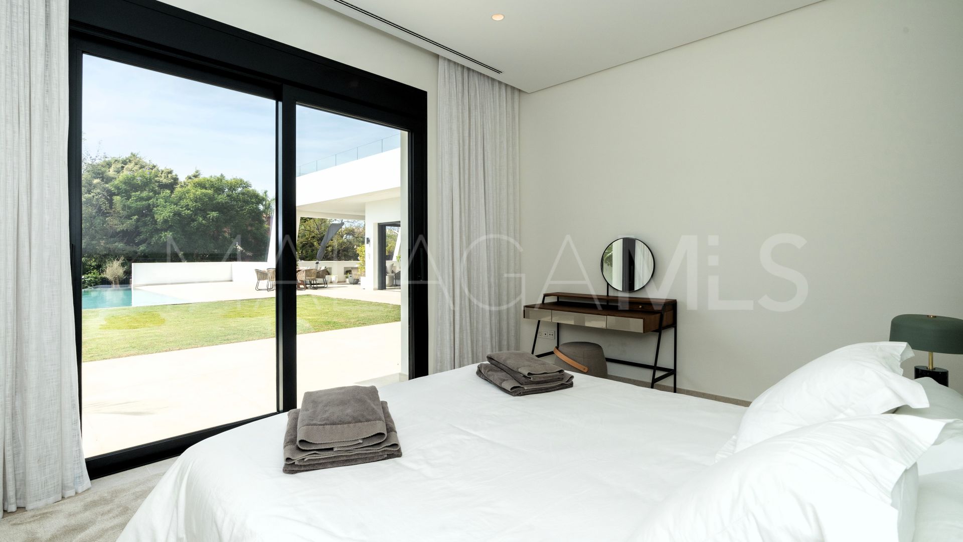 Buy villa in Linda Vista Baja with 5 bedrooms