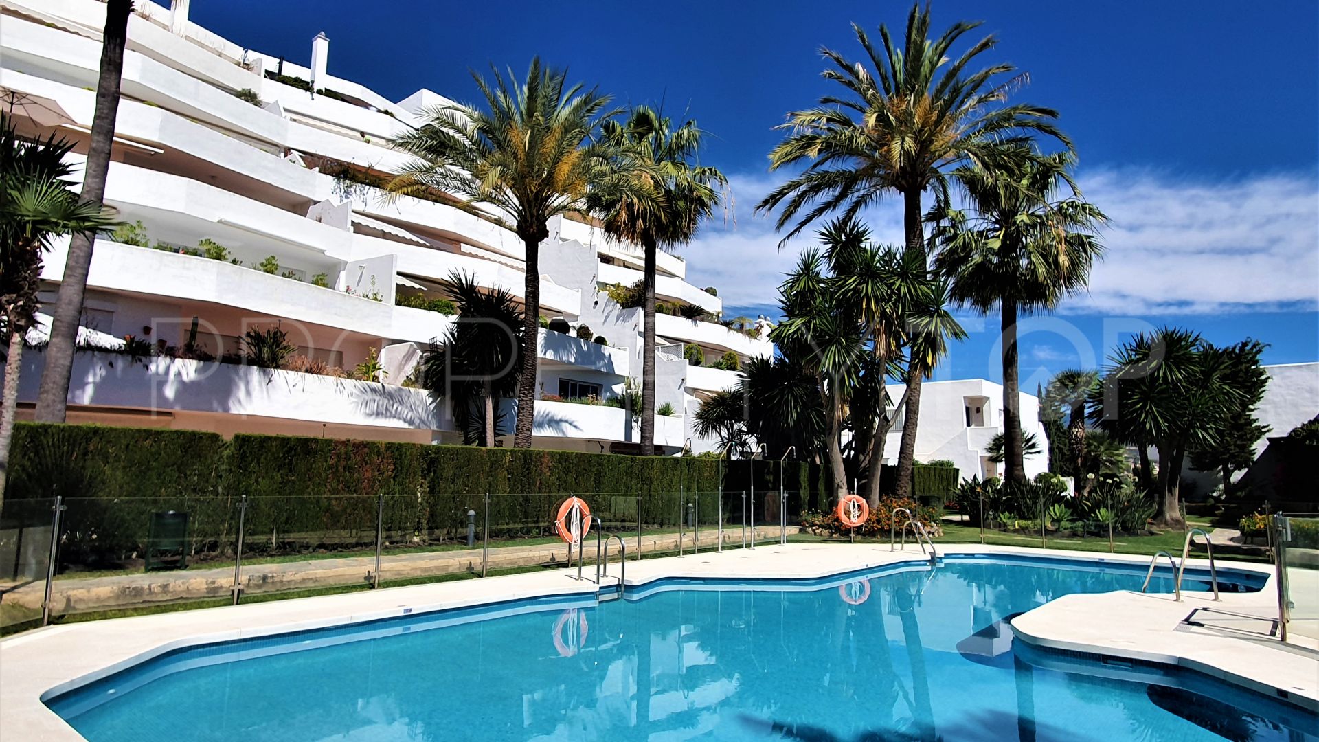 Apartments with garage for sale in Jardines de Andalucia, Nueva Andalucia