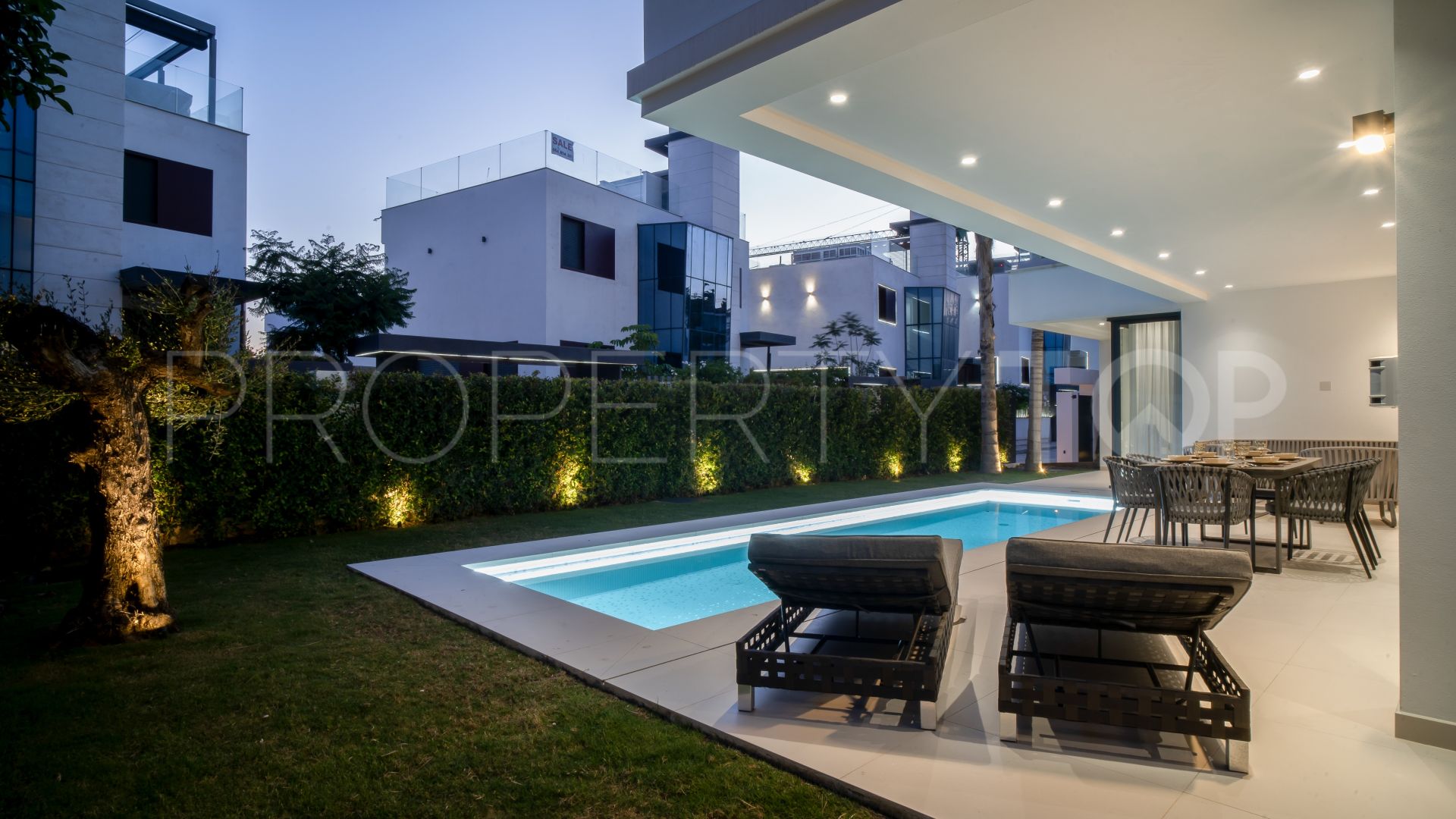 For sale villa in Rio Verde Playa with 4 bedrooms